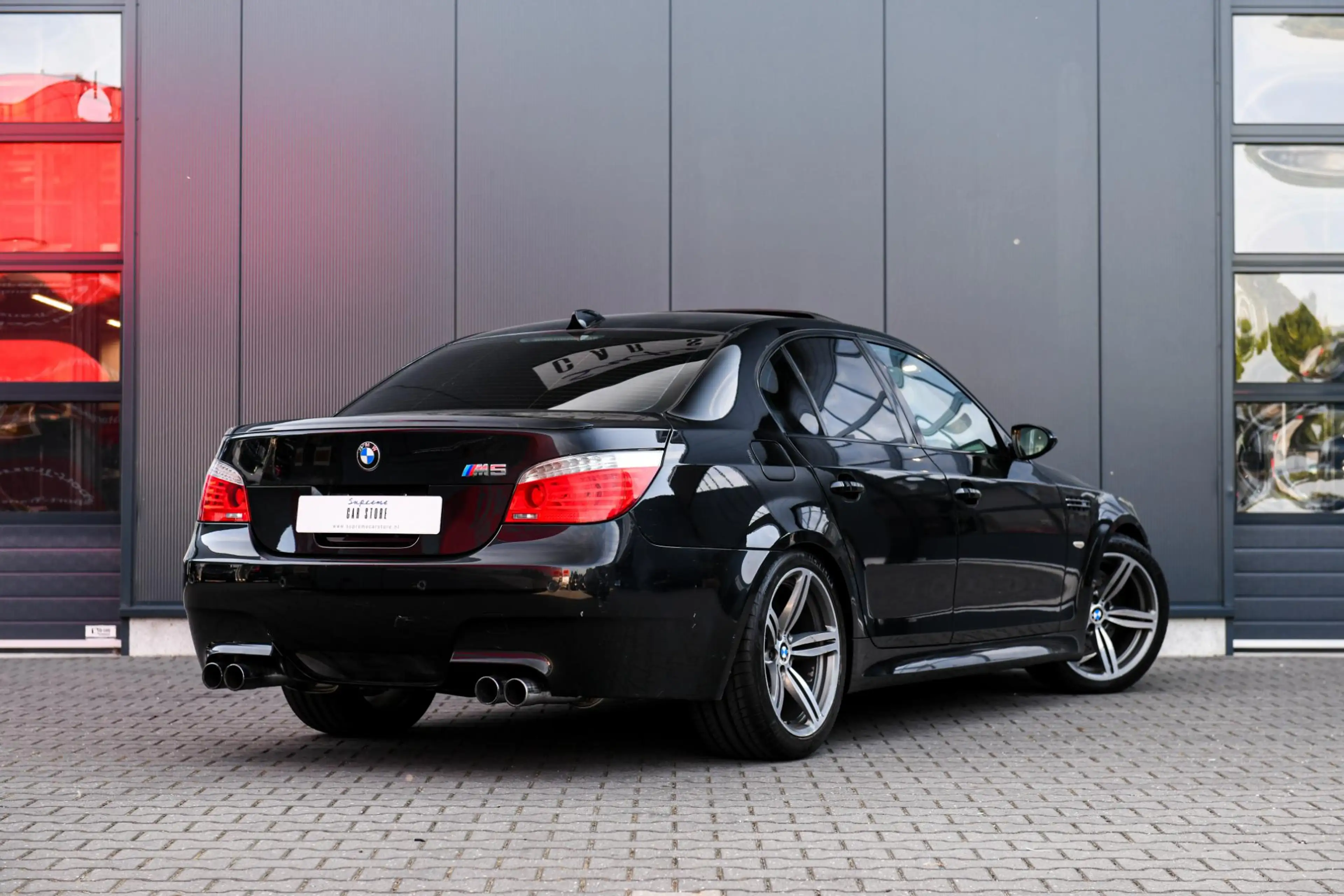 BMW M5 5-serie E60 Sedan | Individual Audio | Head-Up Dis — photo 3