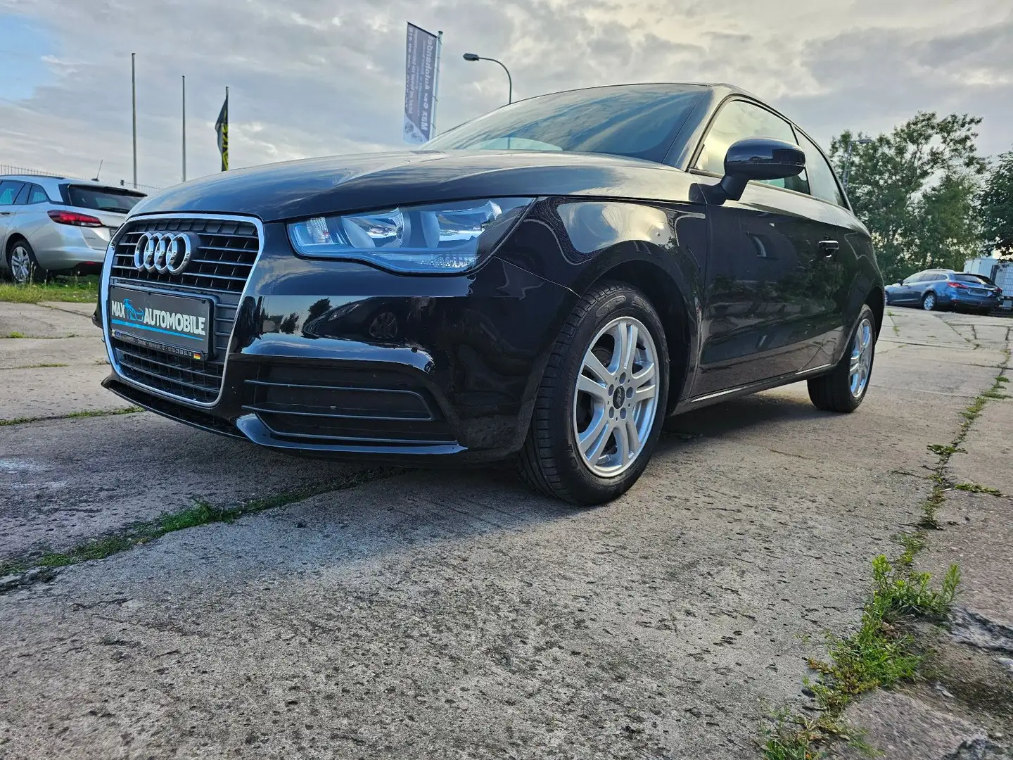 Audi A1 attraction Schwarz - 1