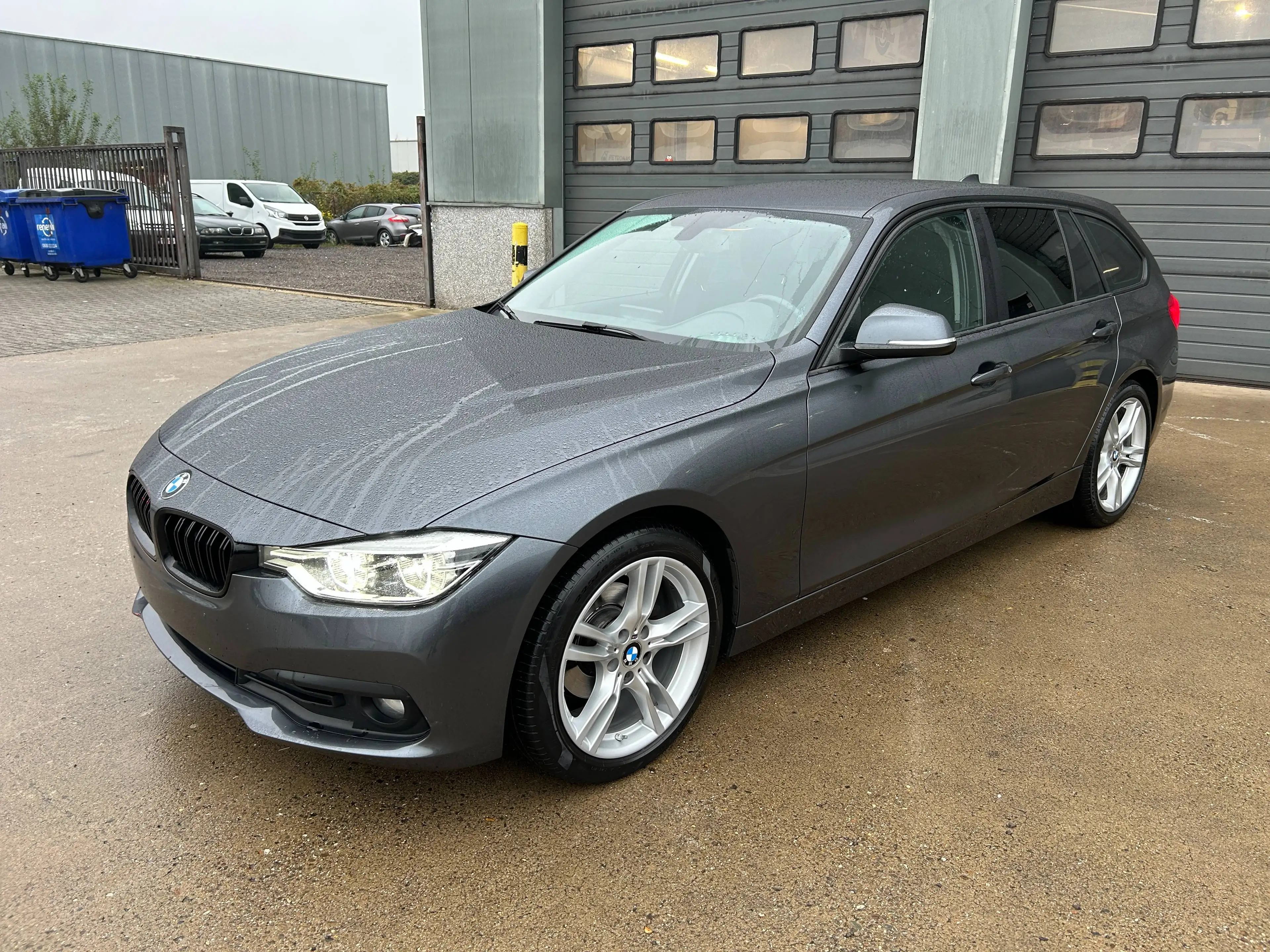 BMW 318 Touring 318D AUTOMAAT EXTRA SET WINTERVELGEN ZIE FOTO'S