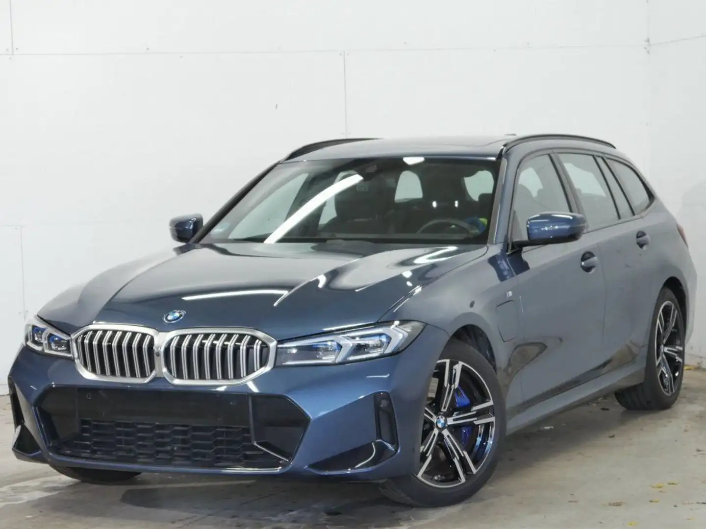 BMW 330 e Touring M Sport | Panorama | AHK | 360° Bleu - 1