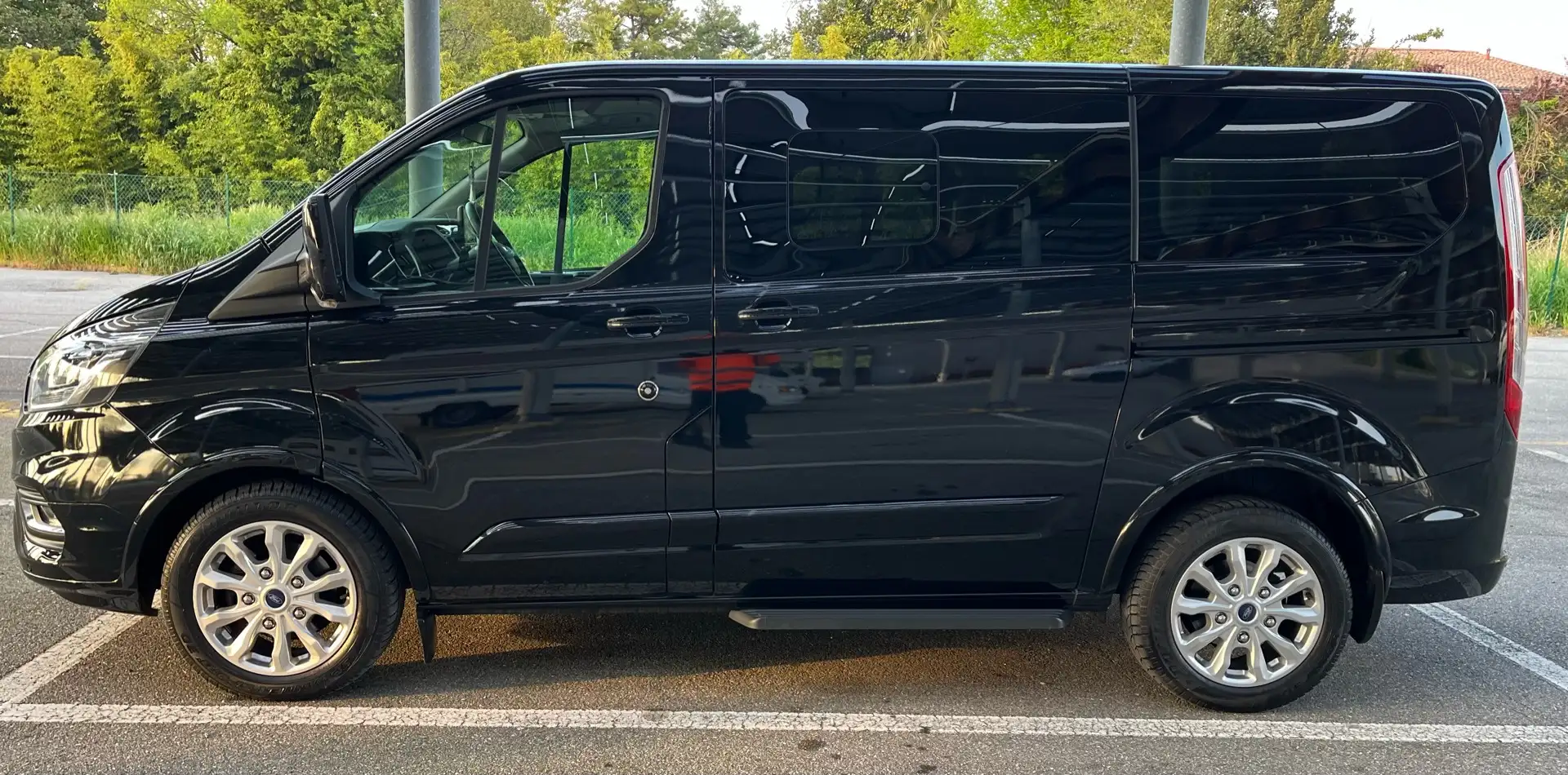 Ford Tourneo Custom Titanium X 320  2.0 E6d  185 cv  aut. PC - 2