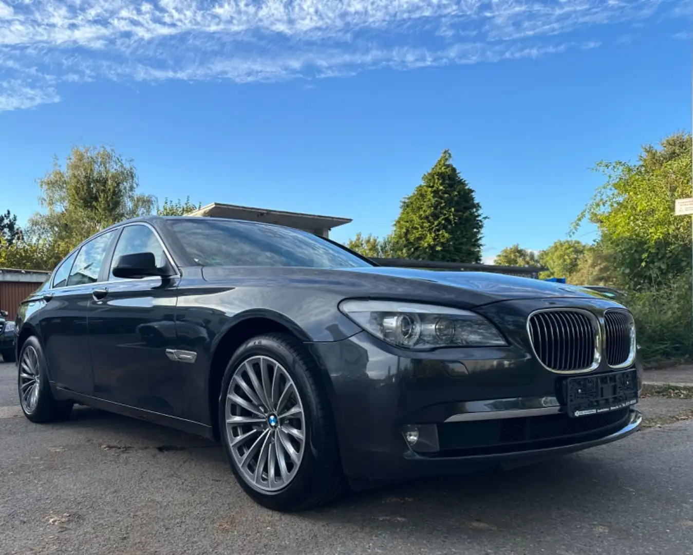 BMW 730 d HUD + PANO + ST-HZ + SITZLUFT + MEMORY +AHK Grau - 1