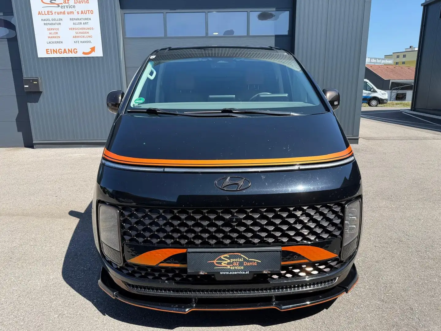 Hyundai STARIA Signature 4WD Schwarz - 2