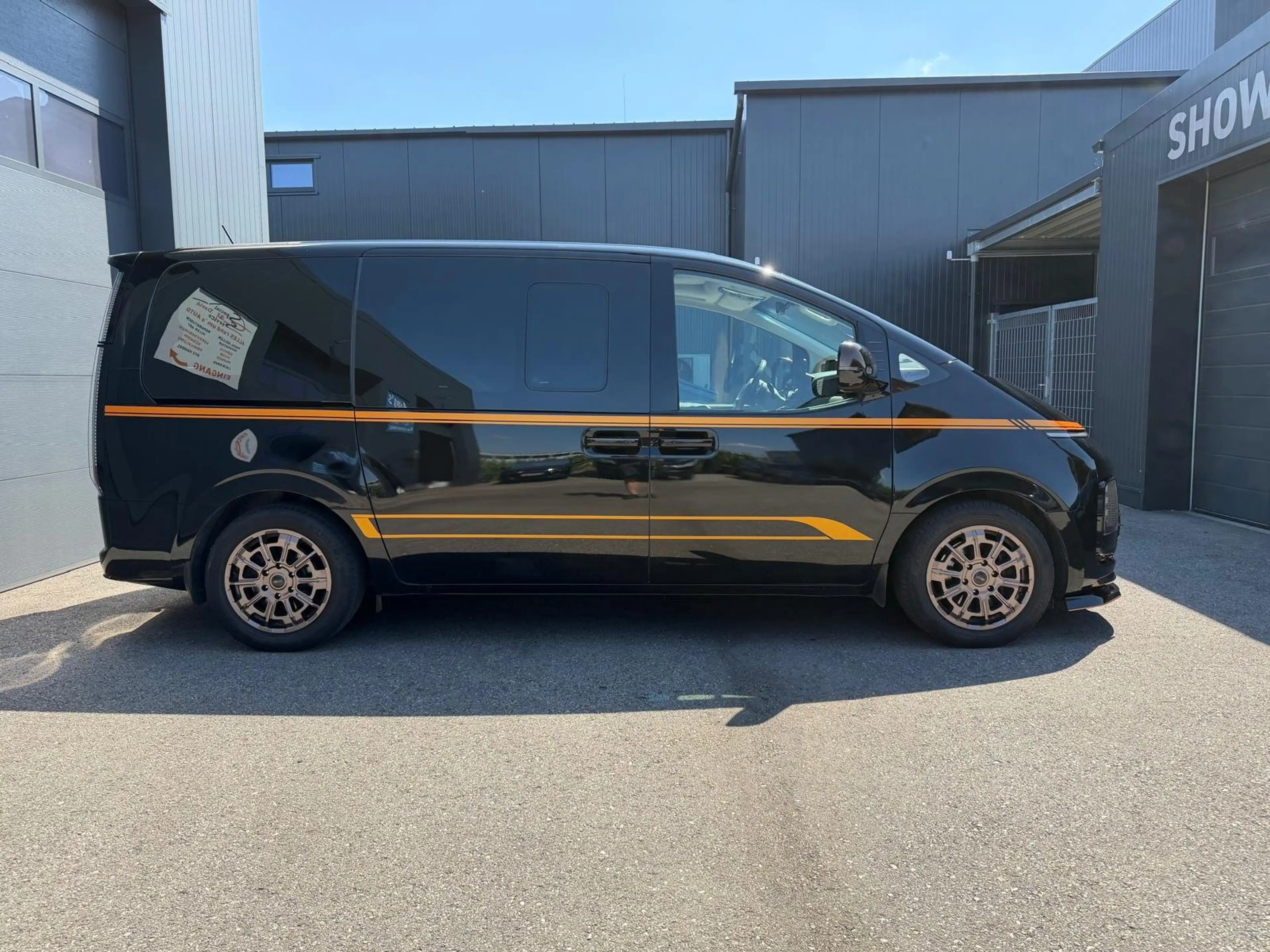 Hyundai STARIA Signature 4WD — photo 13