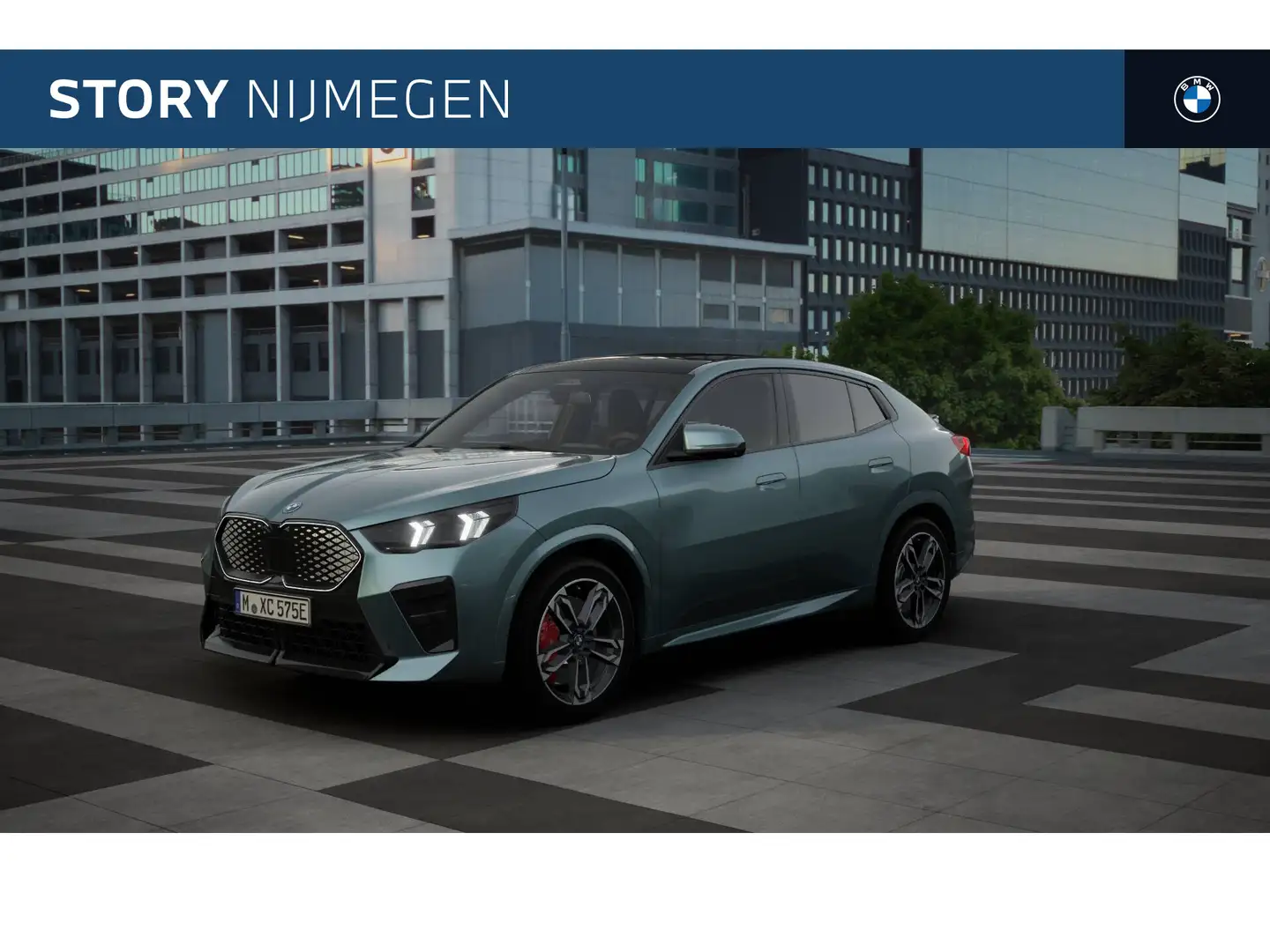 BMW iX2 eDrive20 M Sport / Panoramadak / Sportstoelen / Ad Vert - 1