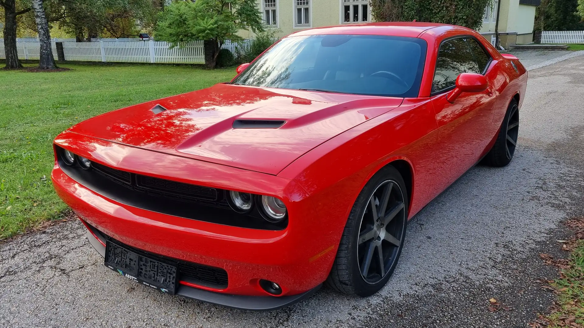 Dodge Challenger 5.7 V8 Rojo - 1