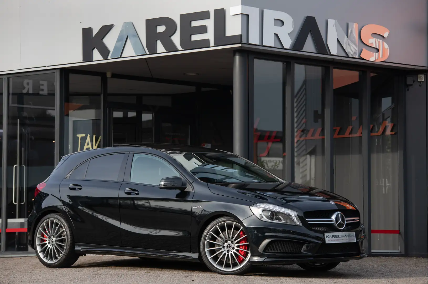 Mercedes-Benz A 45 AMG A45 4-Matic | panorama | distronic | harman kardon Černá - 1