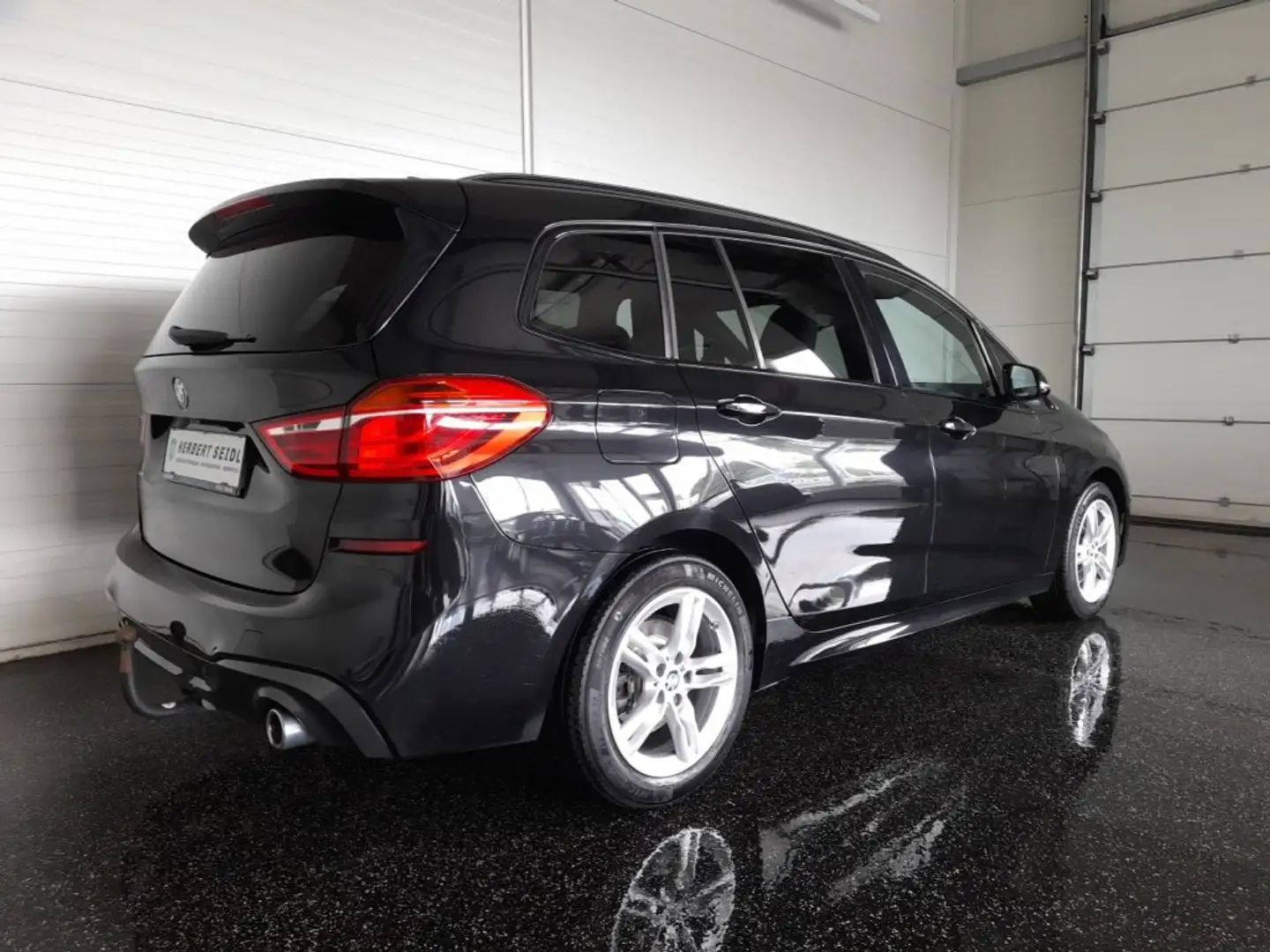 BMW 218 d Gran Tourer M-SPORT 4x4 Aut. *7-SITZE / VOLL LED / NAVI / AHV & KAMERA / ACC / DCC / DRIVINGASS. PLUS / E-KLAPPE / HK- Schwarz - 2