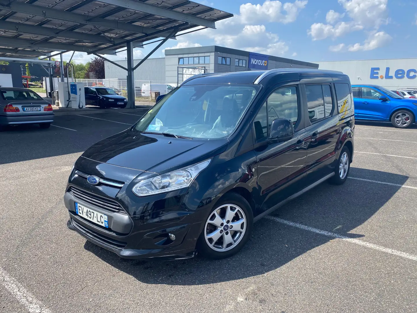Ford Tourneo Connect Grand Tourneo Connect 1.5 TDCi / toit pano 7 plcs Černá - 1
