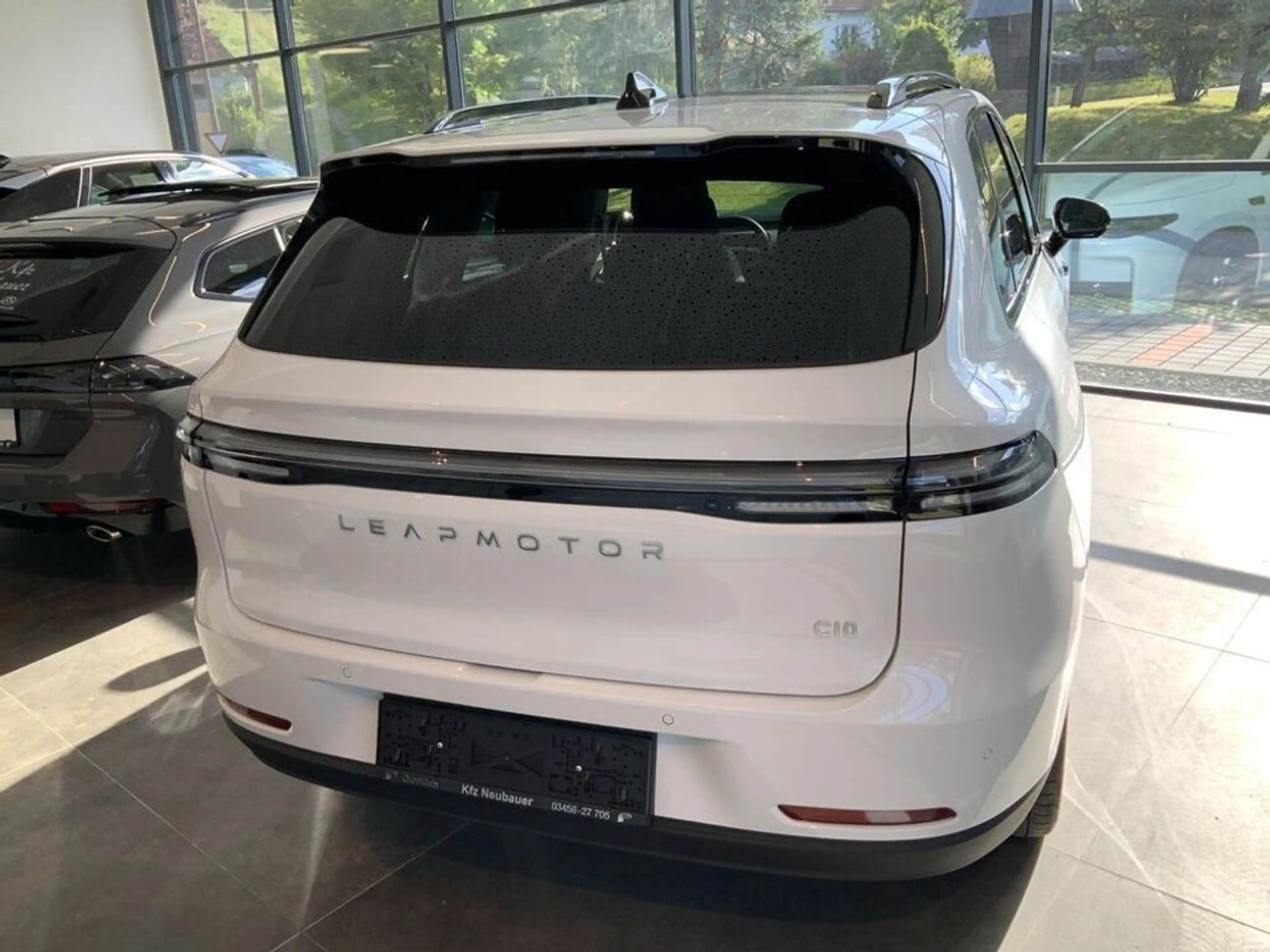Leapmotor C10 Design Hybrid 974km Reichweite — photo 4