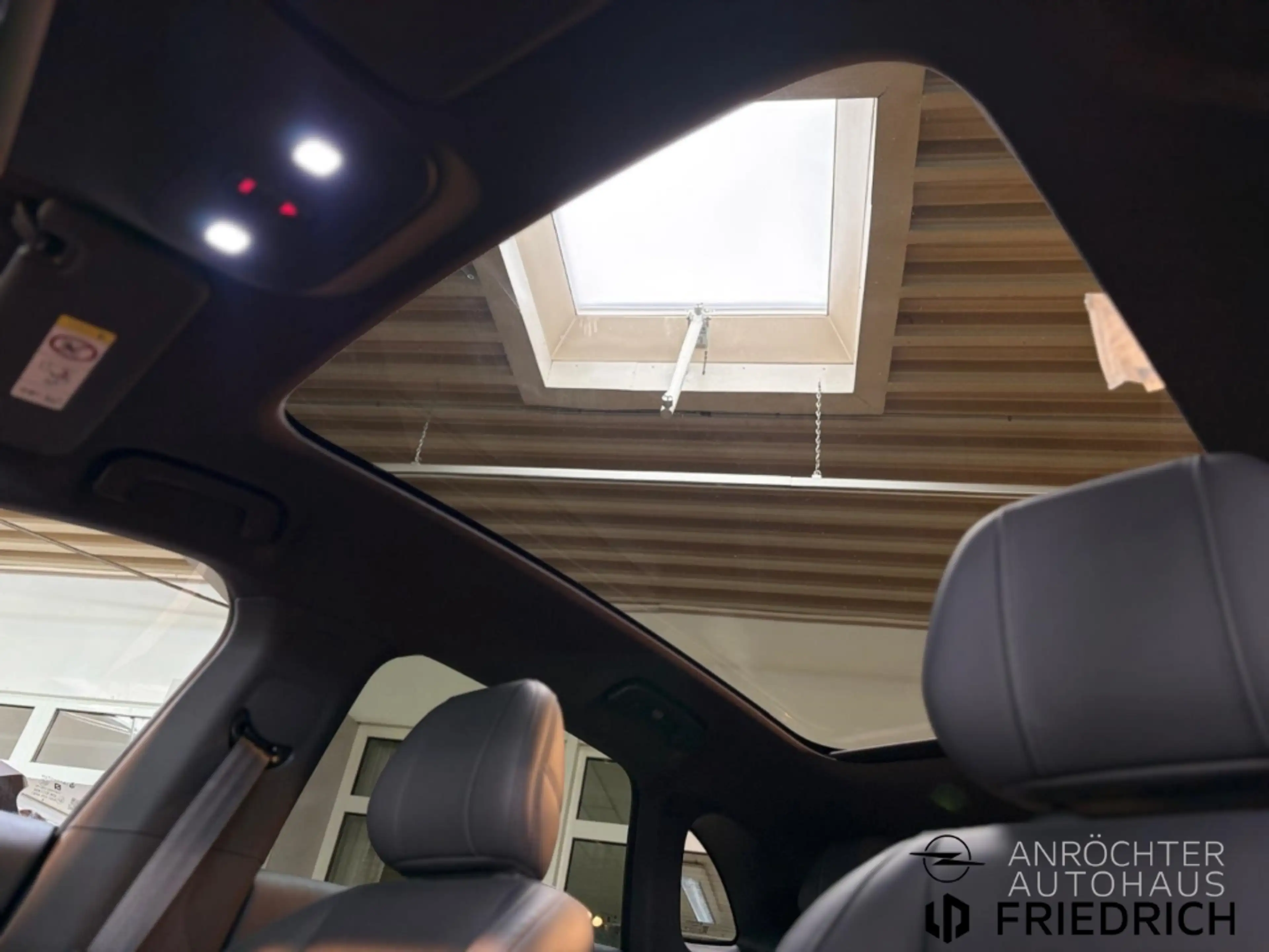 Leapmotor B05 Design ProMax Panoramadach Navi CarPlay uvm. — photo 12