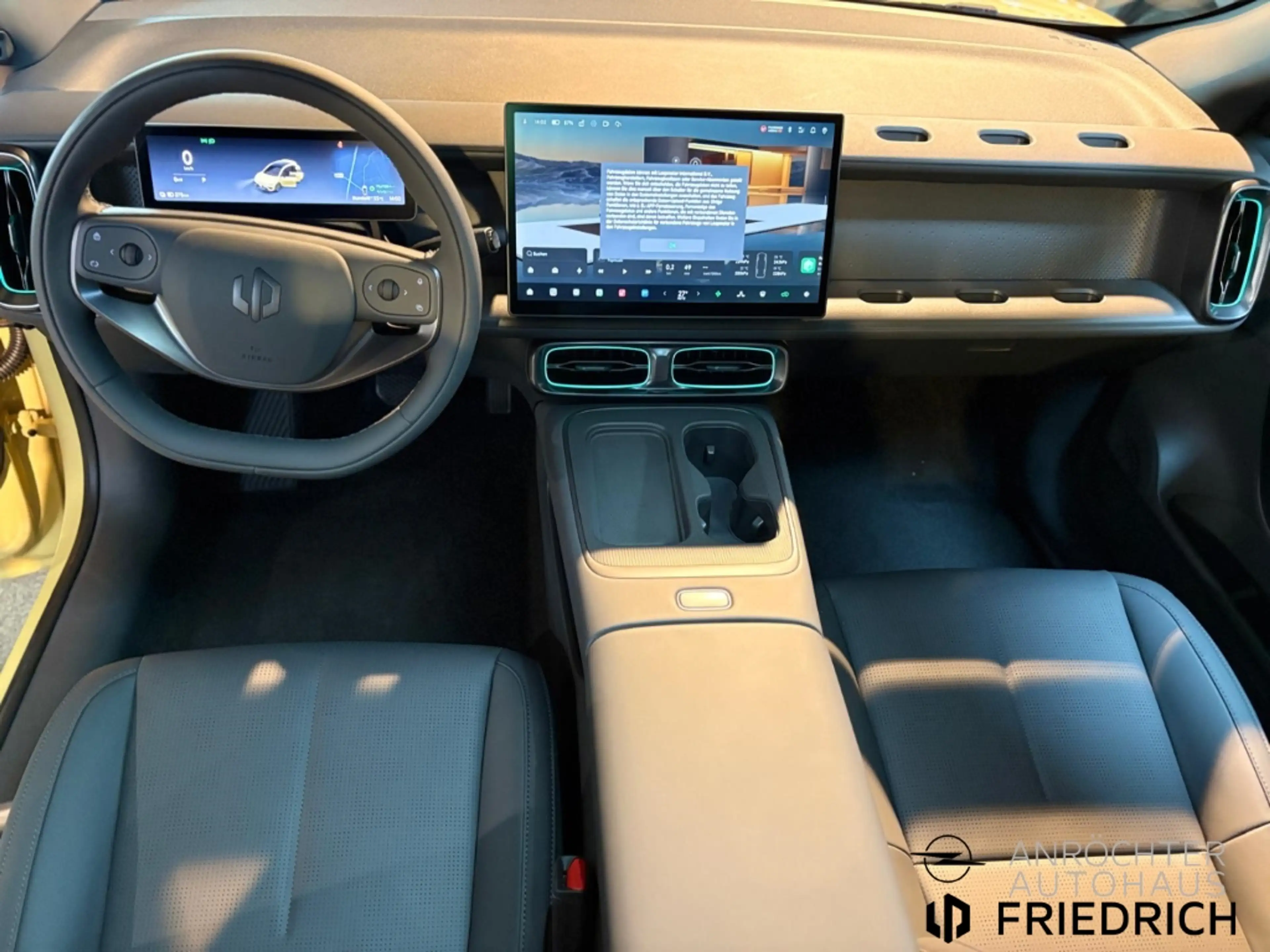 Leapmotor B05 Design ProMax Panoramadach Navi CarPlay uvm. — photo 11
