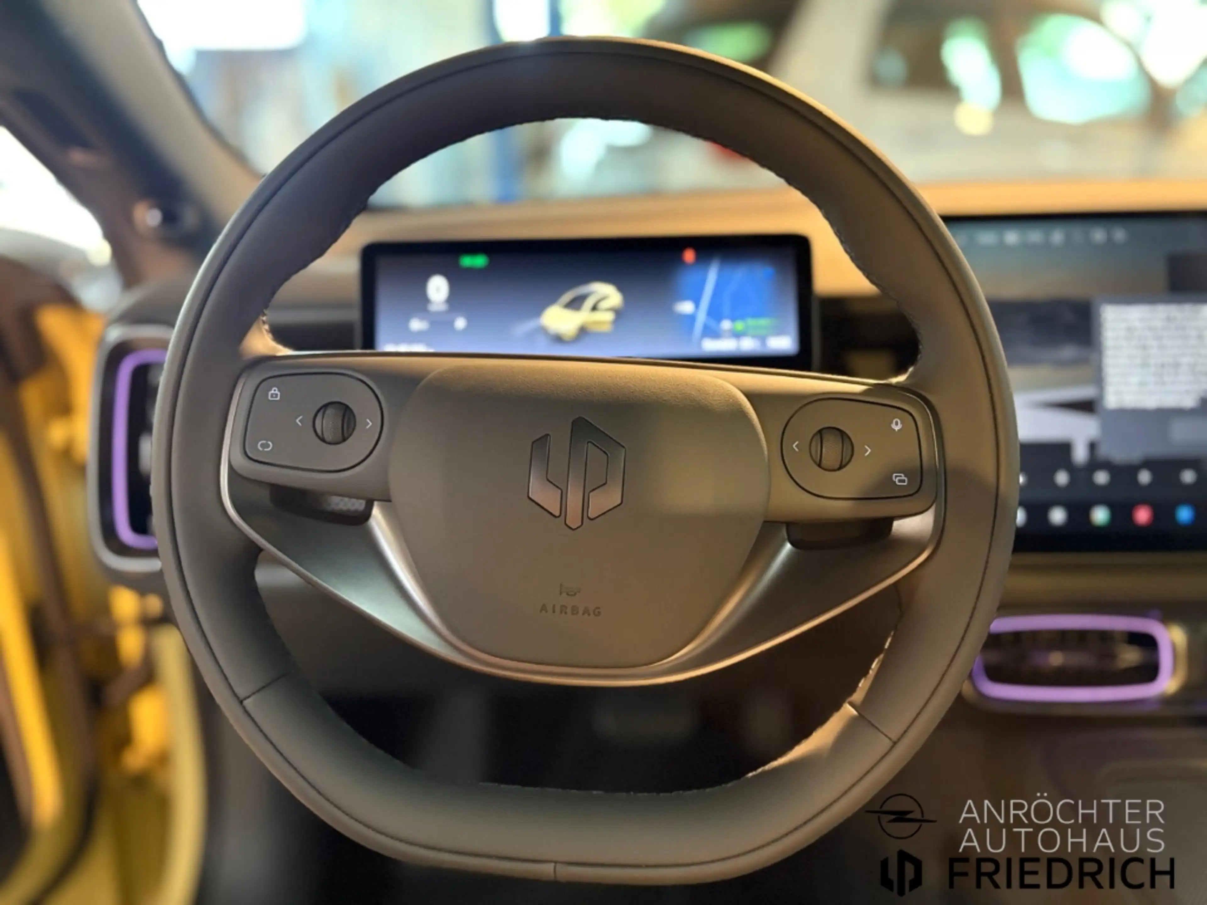 Leapmotor B05 Design ProMax Panoramadach Navi CarPlay uvm. — photo 14