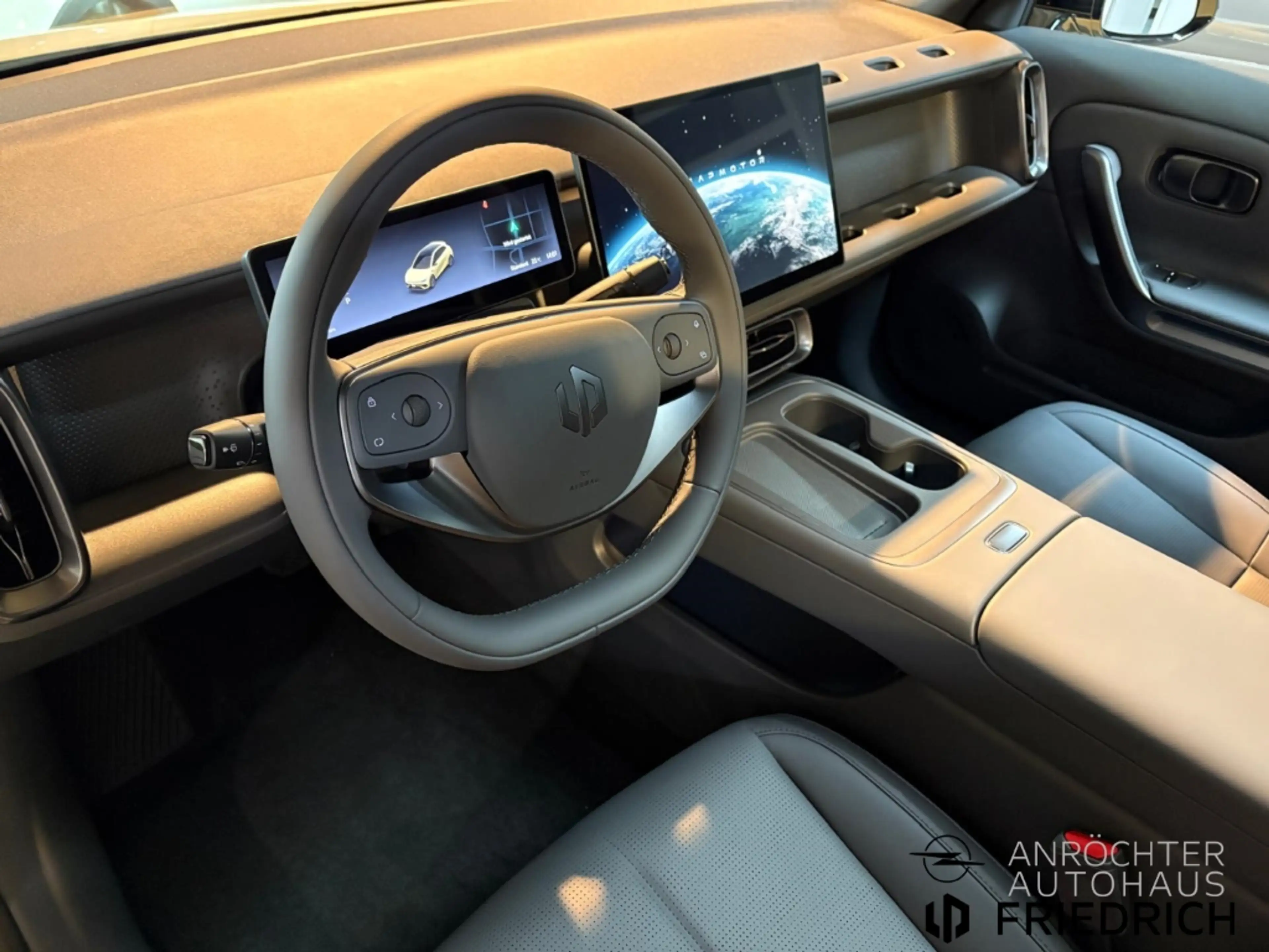Leapmotor B05 Design ProMax Panoramadach Navi CarPlay uvm. — photo 8