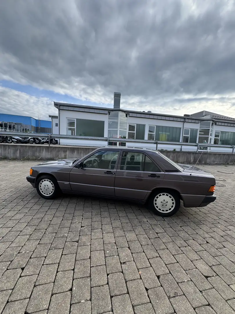 Mercedes-Benz 190 190E / W201 / 1.8 / 5 Gangschalter / TÜV 07.26 Mauve - 2