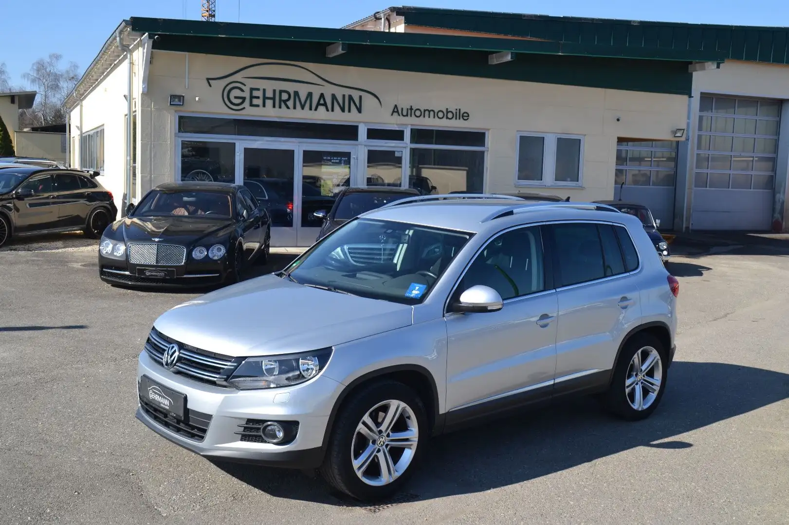 Volkswagen Tiguan 2,0 TDI Sport&Style BMT*Navi*Alu*AHK*EU6 Silber - 1