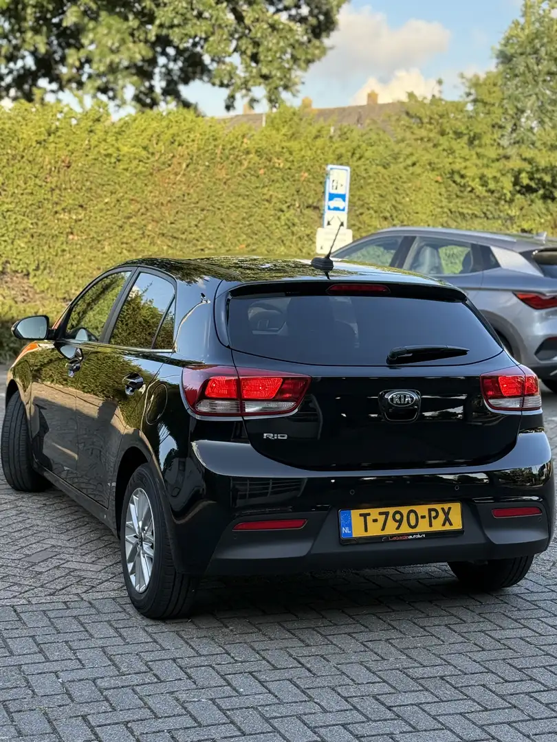 Kia Rio 1.2 CVVT ComfortL. Zwart - 2