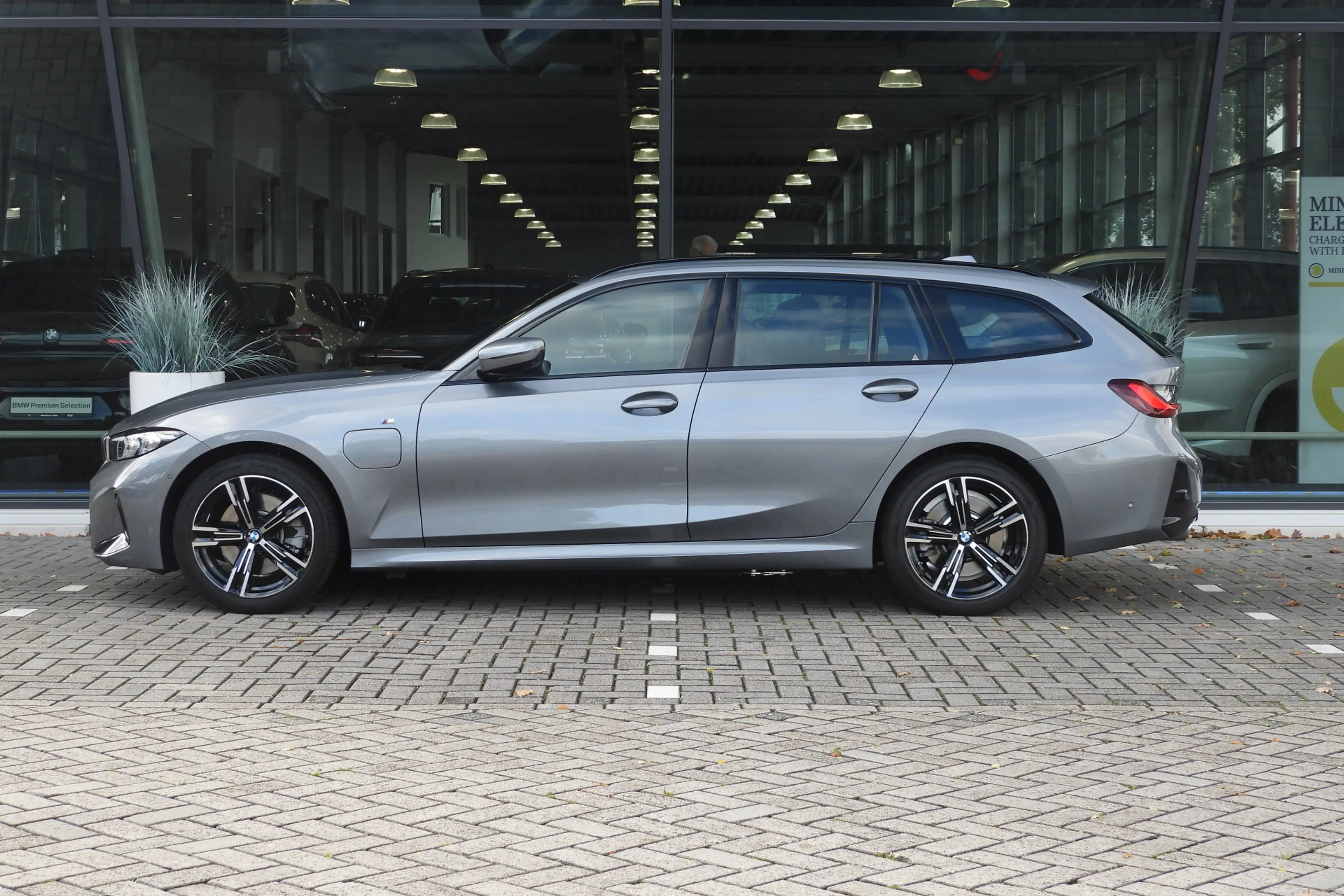 BMW 330 3 Serie Touring 330e M Sport Automaat / Sportstoel — photo 6