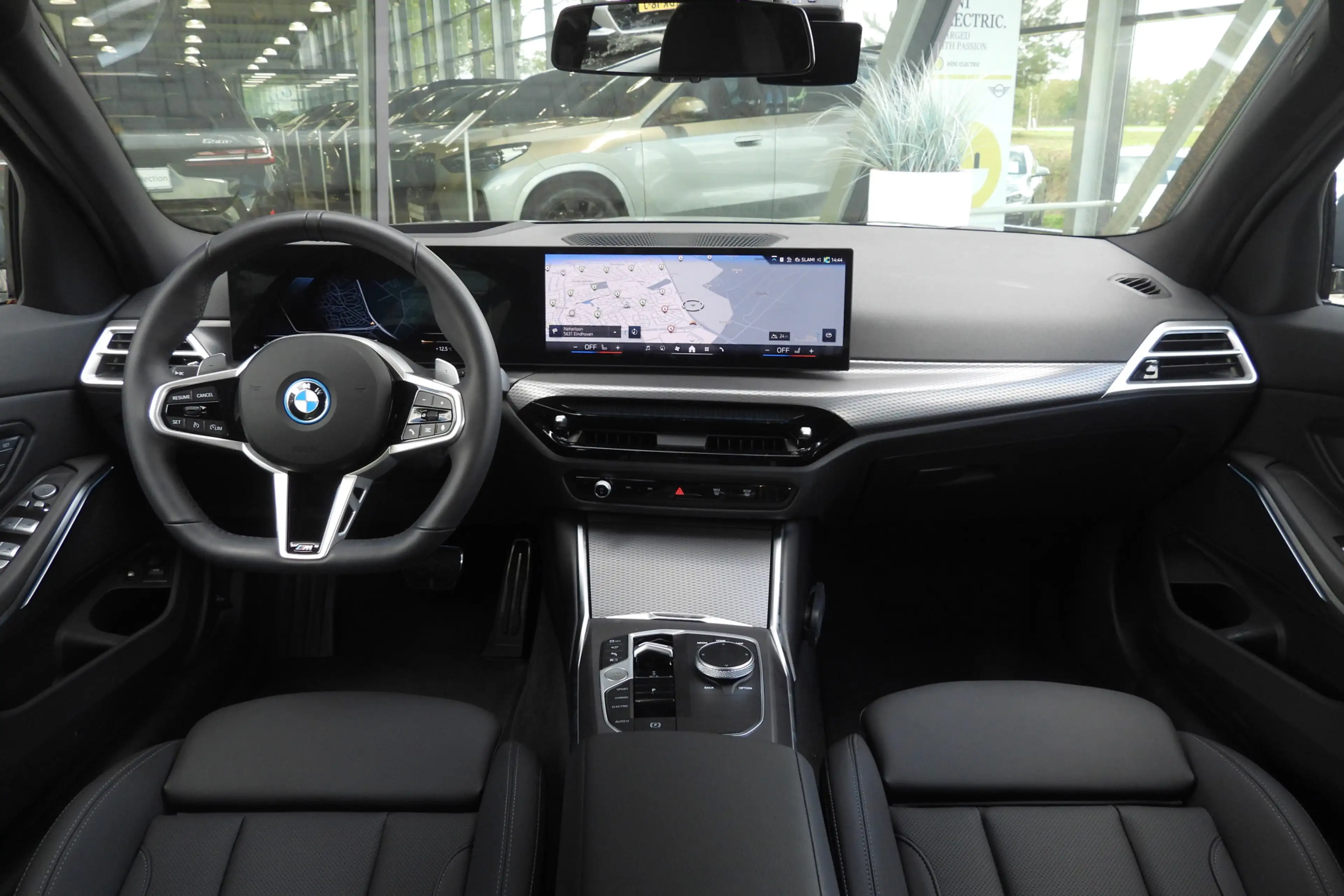 BMW 330 3 Serie Touring 330e M Sport Automaat / Sportstoel — photo 4