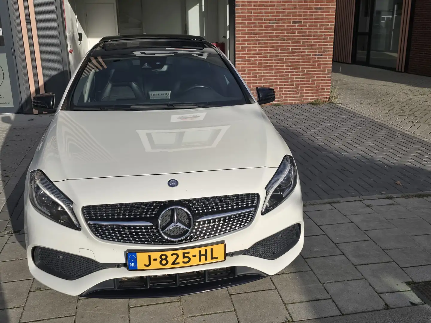 Mercedes-Benz A 220 4Matic 7G-DCT AMG Line -Pano, Leder,etc etc - 1