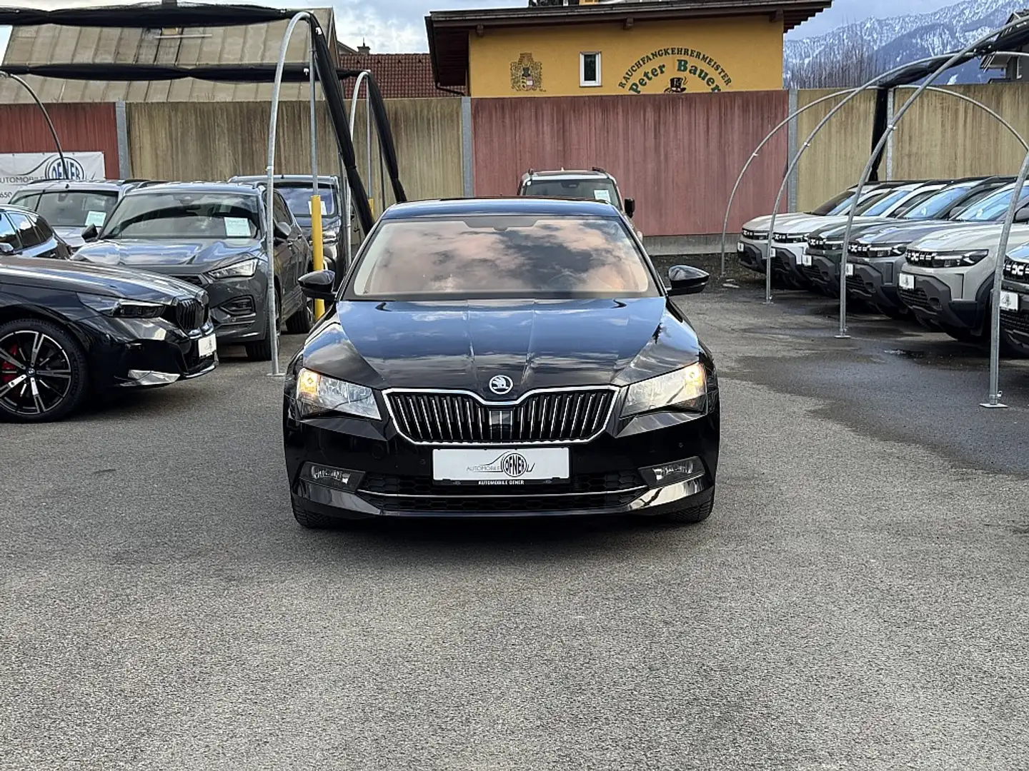 Skoda Superb 2,0 TDI Ambition ACC PDC Sitzheizung 8-fach ber... Noir - 2