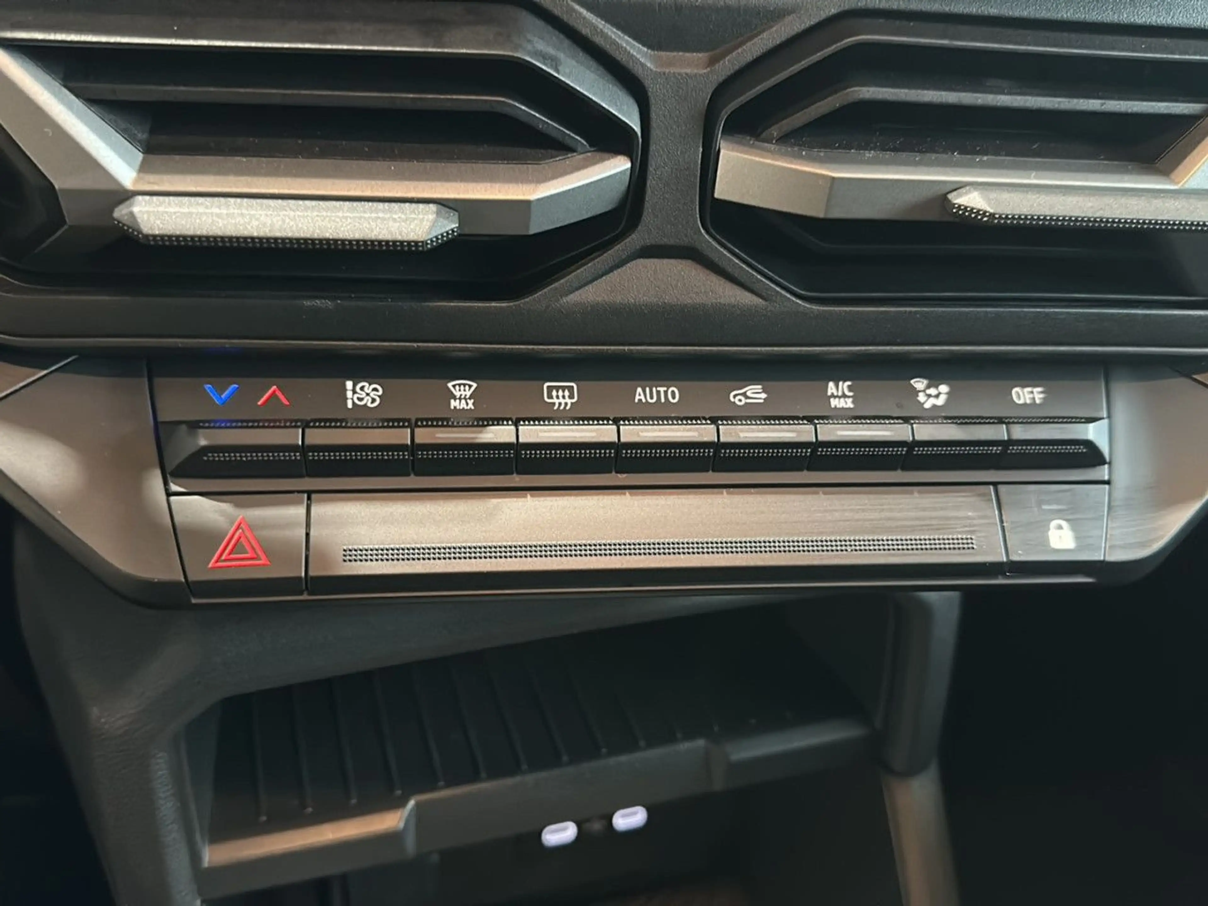 Dacia Duster Hybrid 140 Journey Sportpaket Bluetooth — photo 21