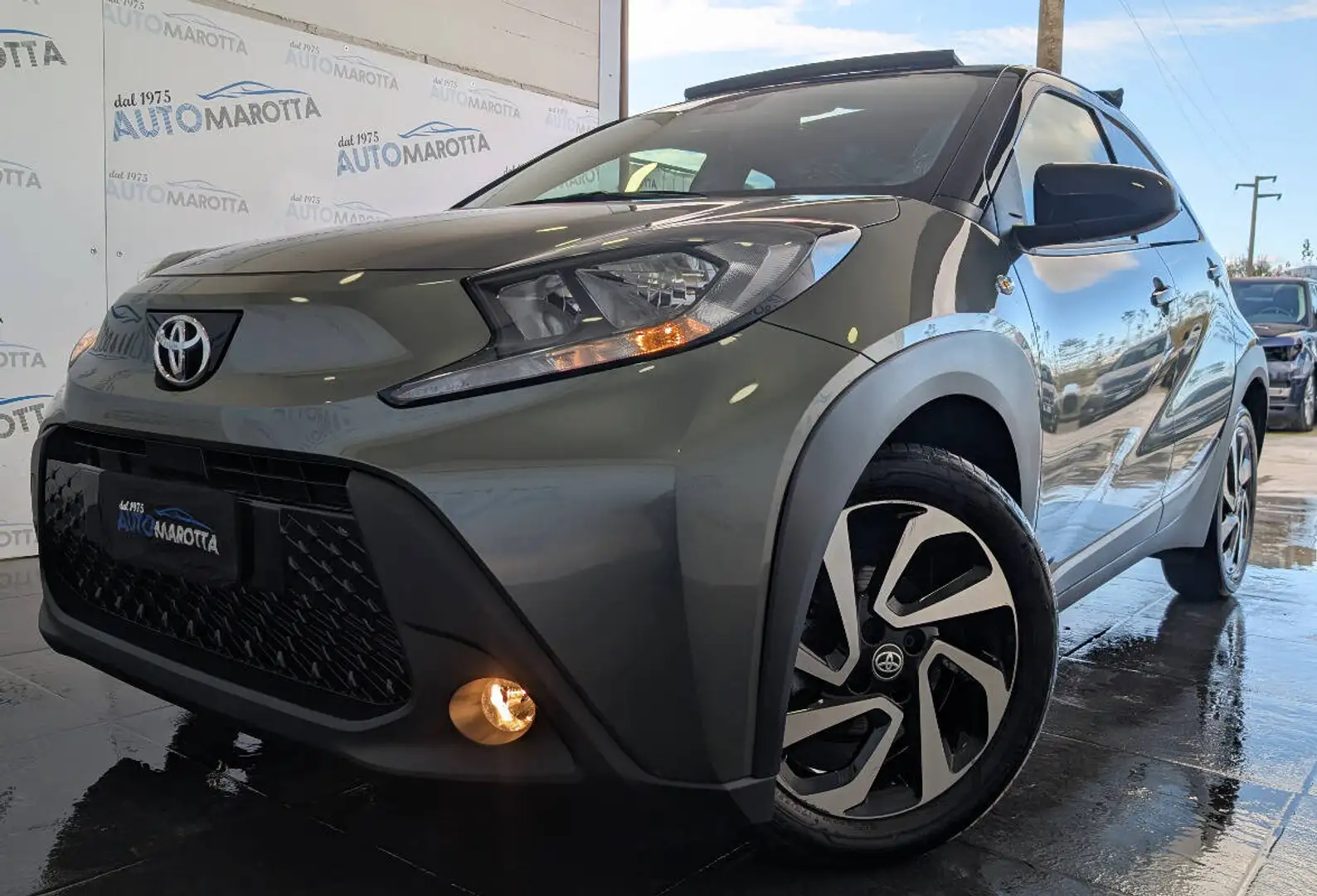 Toyota Aygo 1.0 Lounge Air 72cv Verde - 2