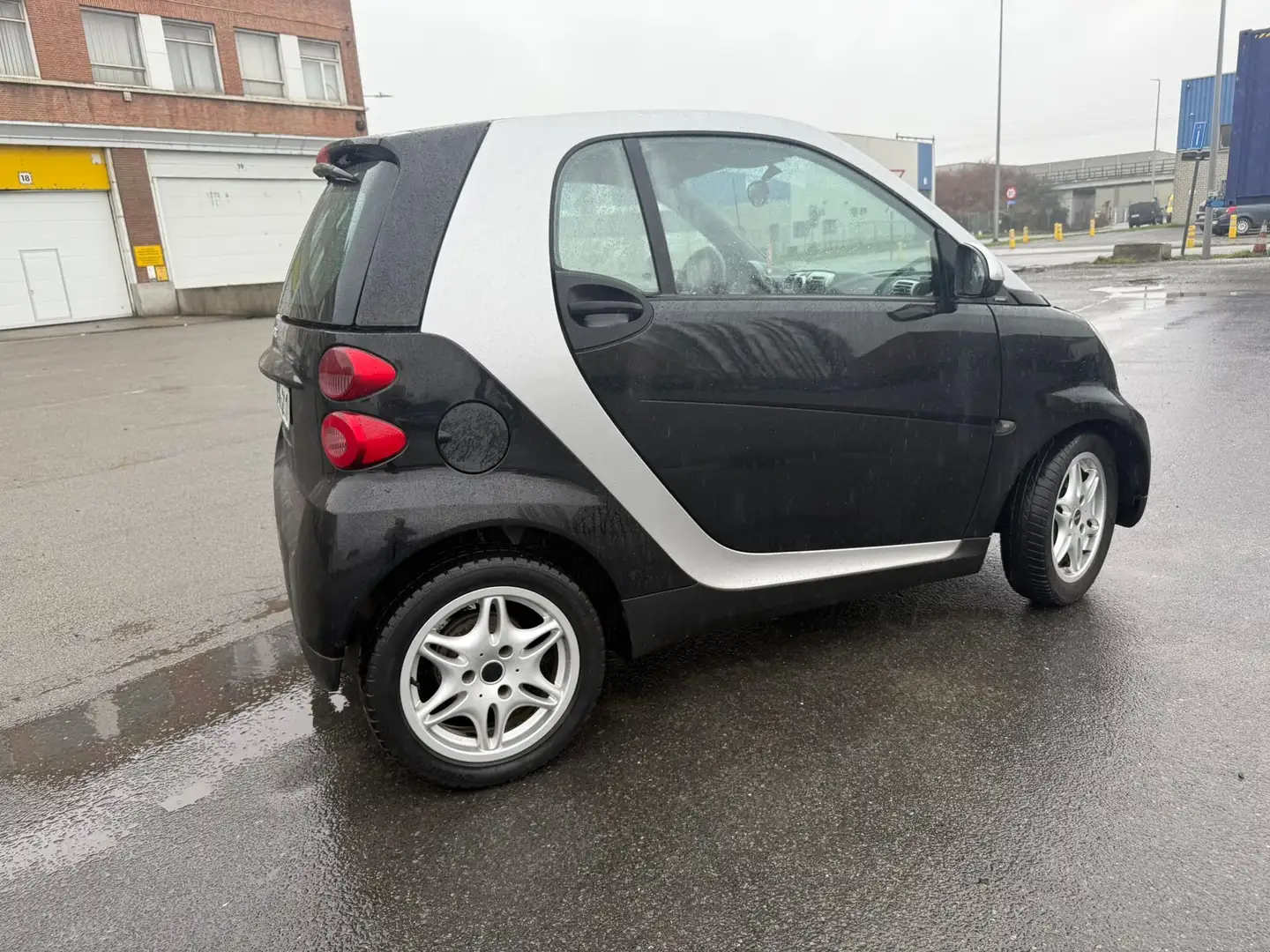 smart forTwo Coupe 1.0i Pure Softouch TOIT PANO Zwart - 2