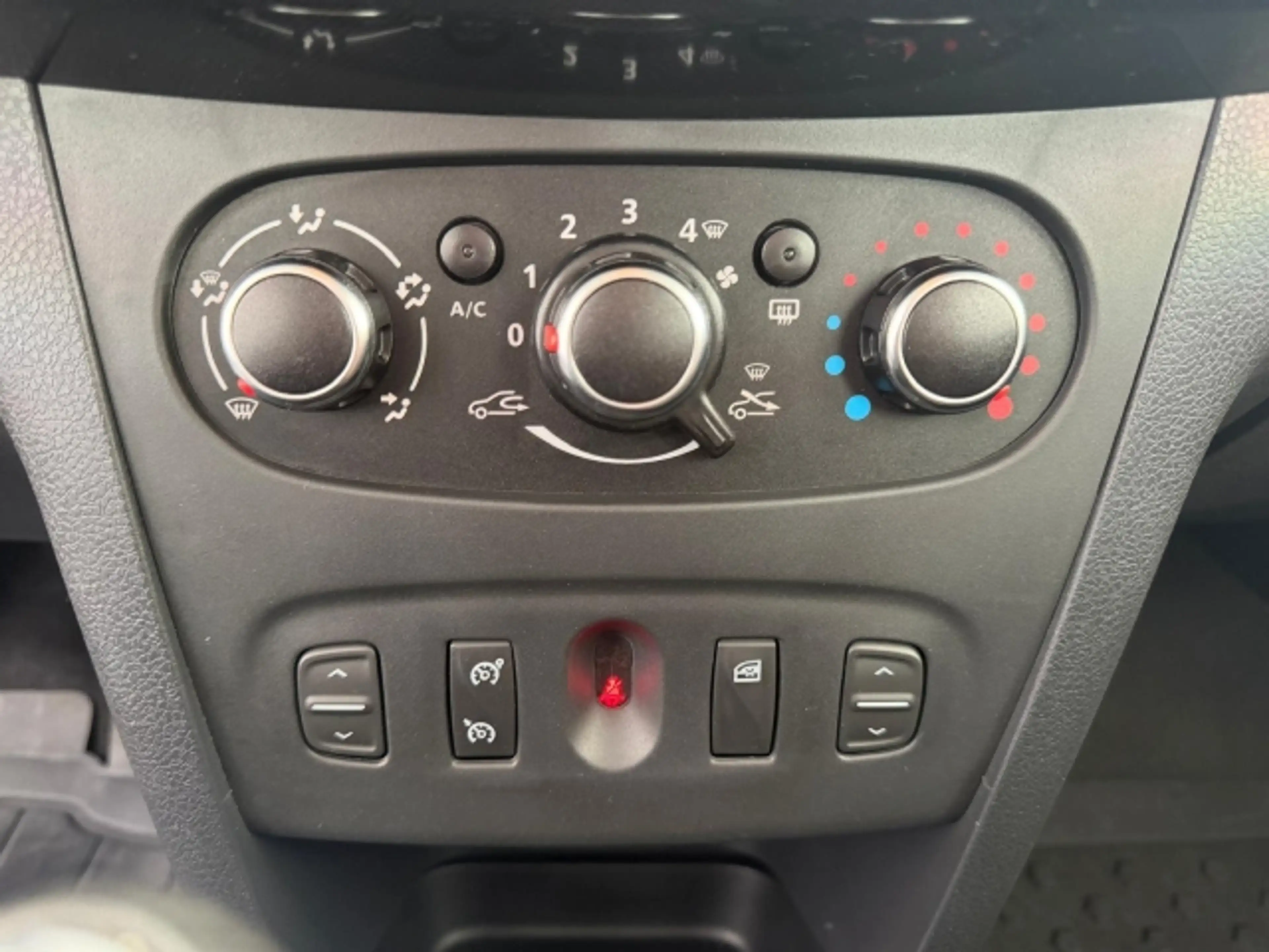 Dacia Sandero SanderoStepWayTCE90 — photo 14