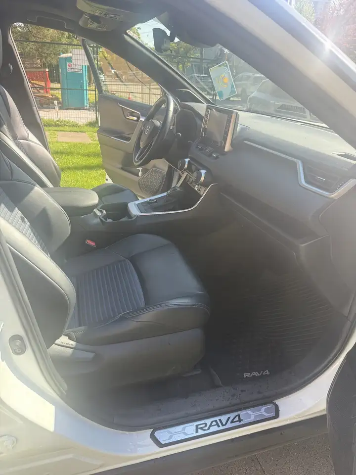 Toyota RAV 4 снимка Toyota RAV 4
