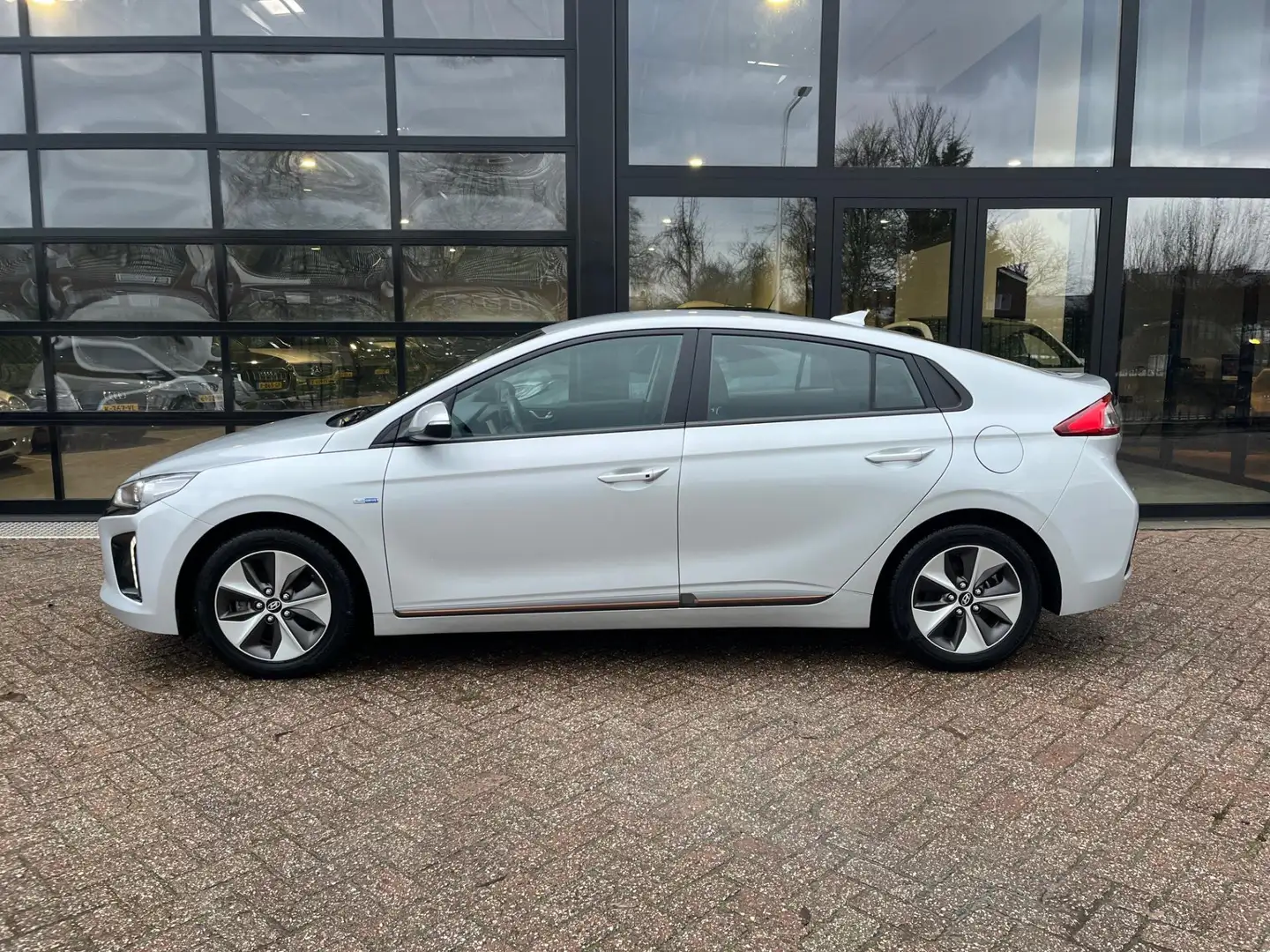 Hyundai IONIQ Comfort EV , Navi, Camera, NL-Auto Gris - 2