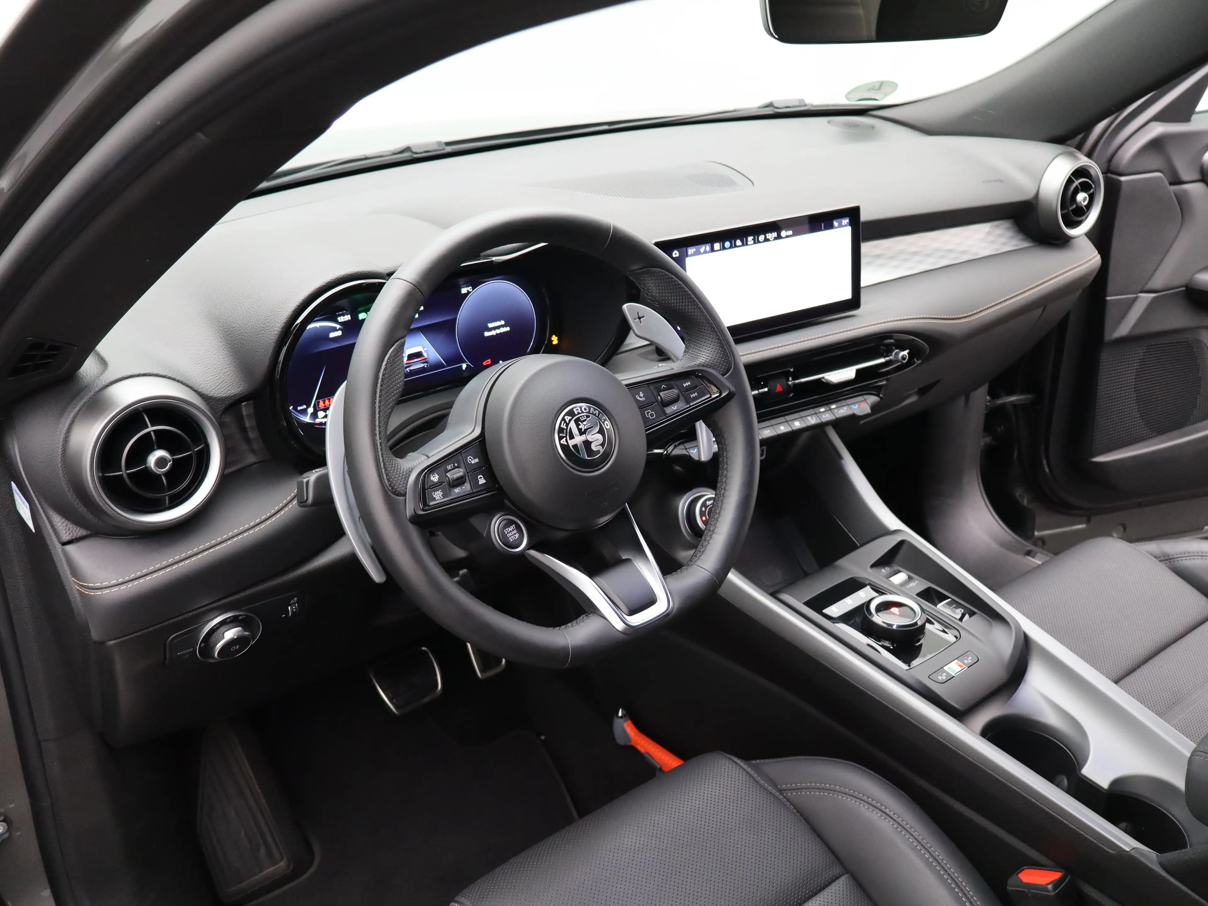 Alfa Romeo Tonale 1.5T Hybrid Veloce | Achterbank met armsteun en sk — photo 34