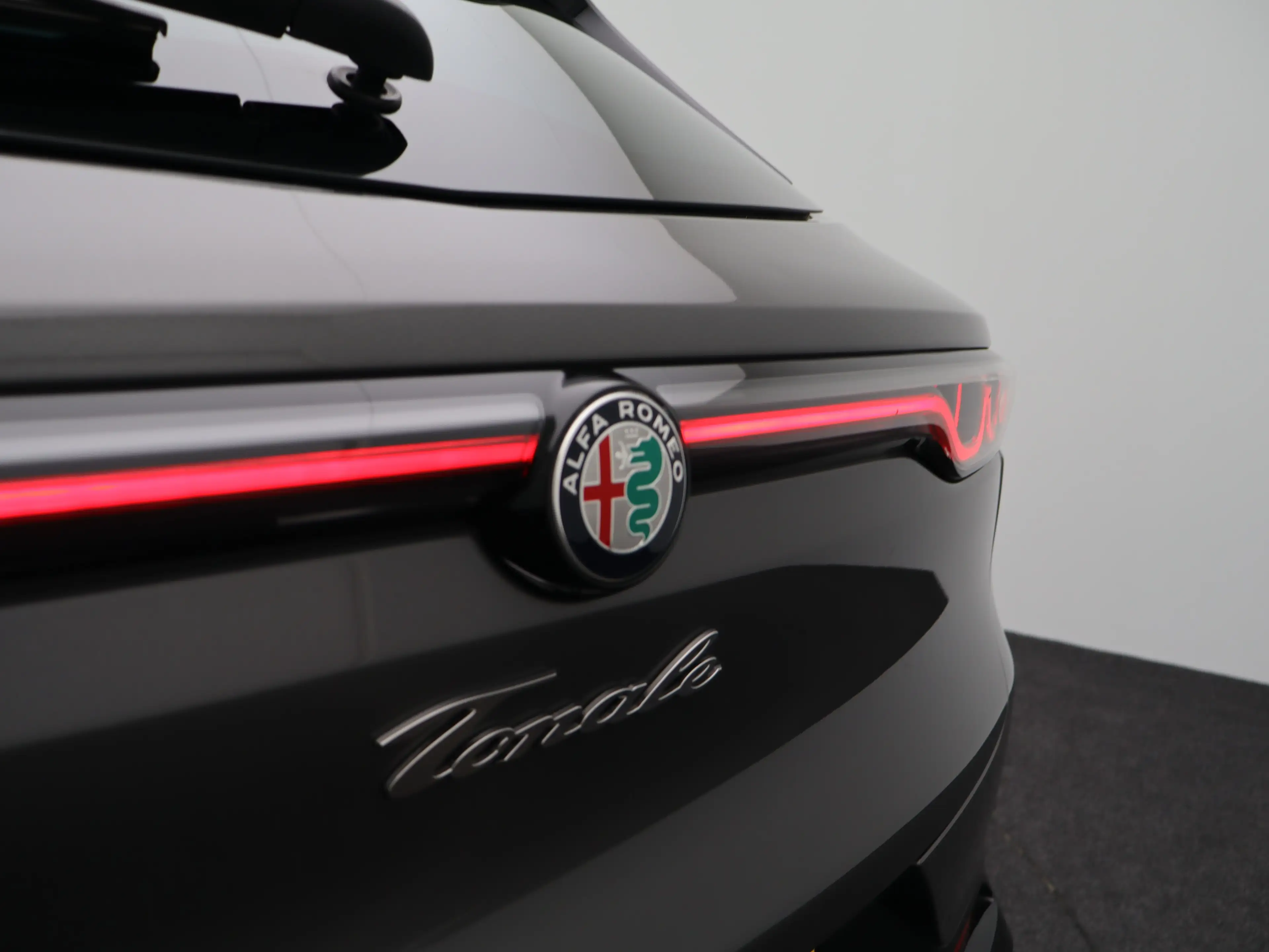 Alfa Romeo Tonale 1.5T Hybrid Veloce | Achterbank met armsteun en sk — photo 48