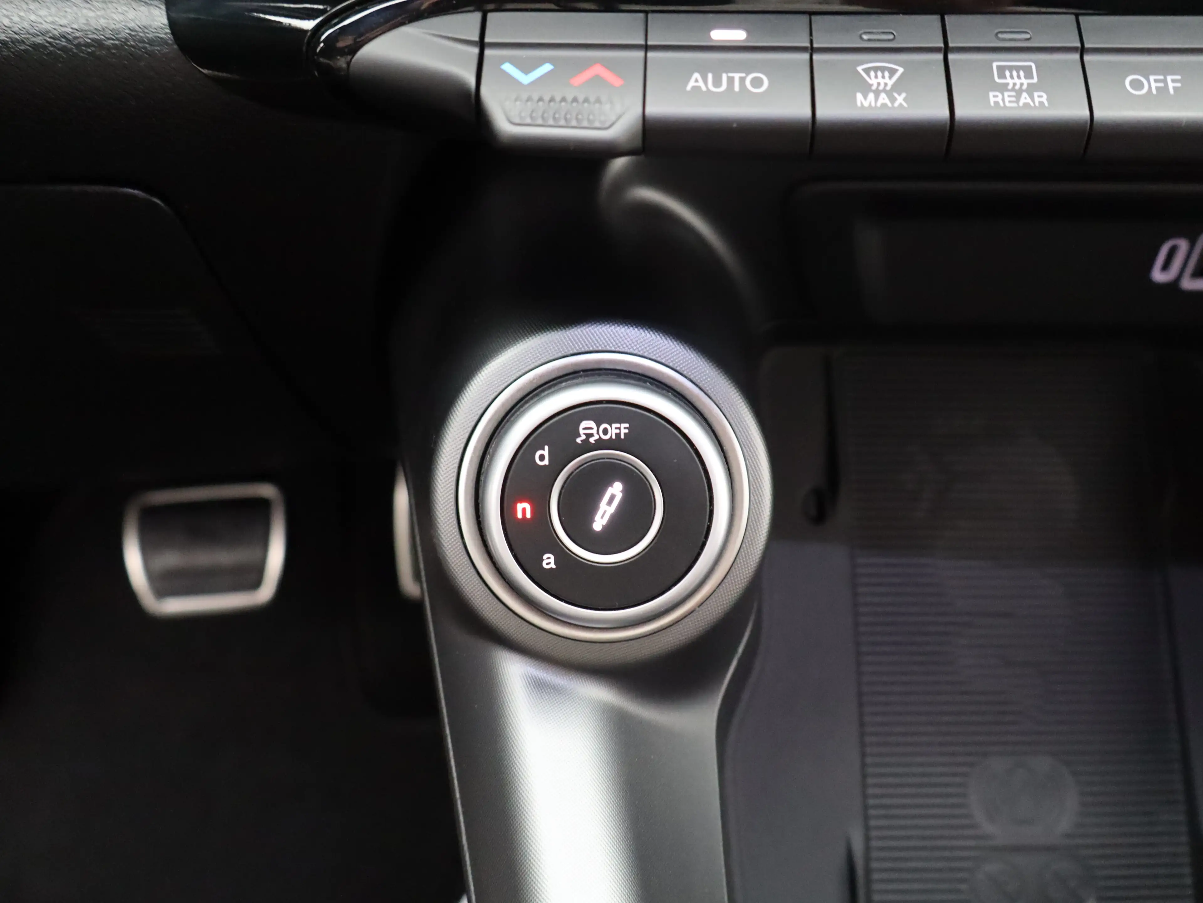 Alfa Romeo Tonale 1.5T Hybrid Veloce | Achterbank met armsteun en sk — photo 24