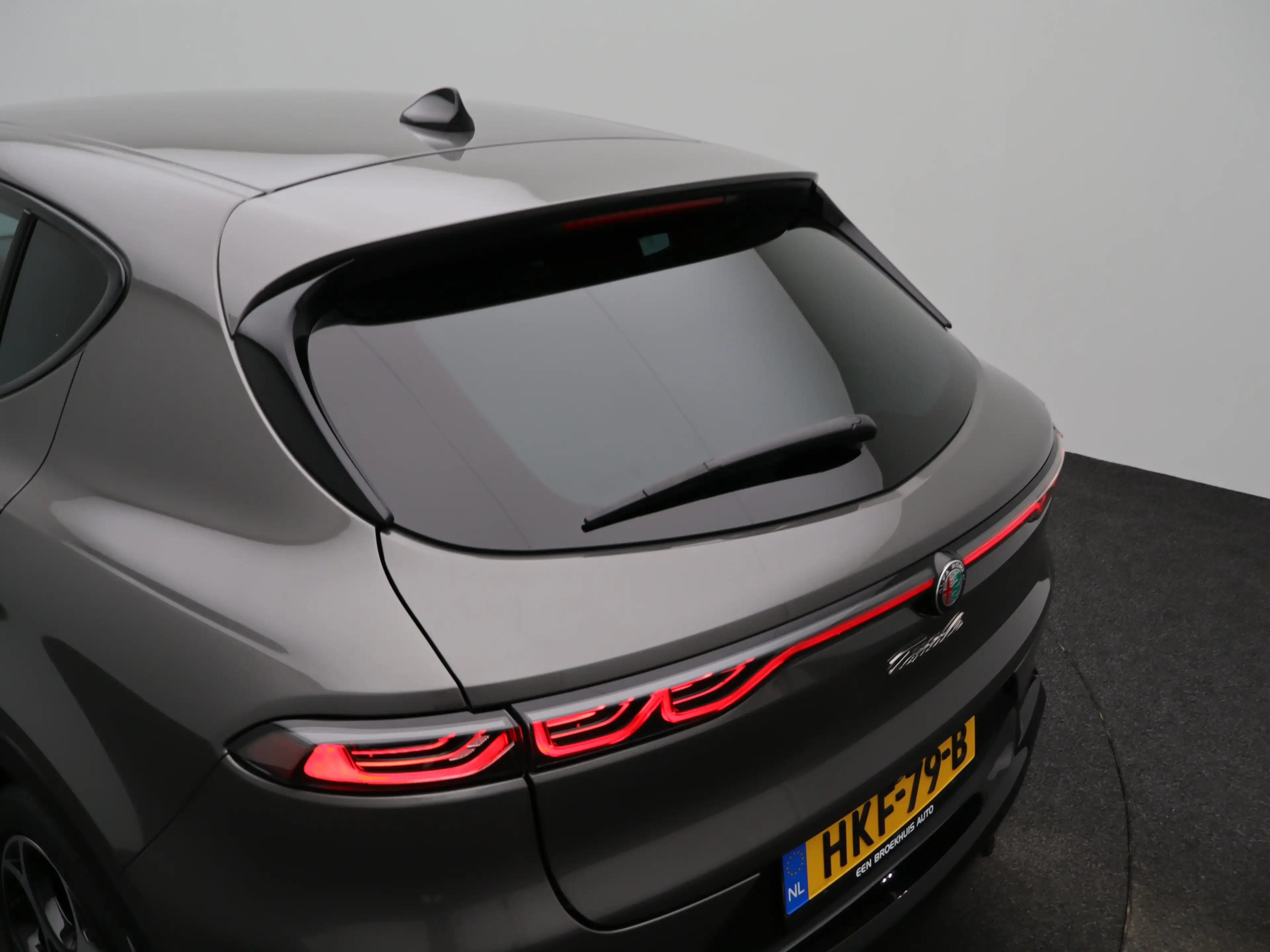 Alfa Romeo Tonale 1.5T Hybrid Veloce | Achterbank met armsteun en sk — photo 47
