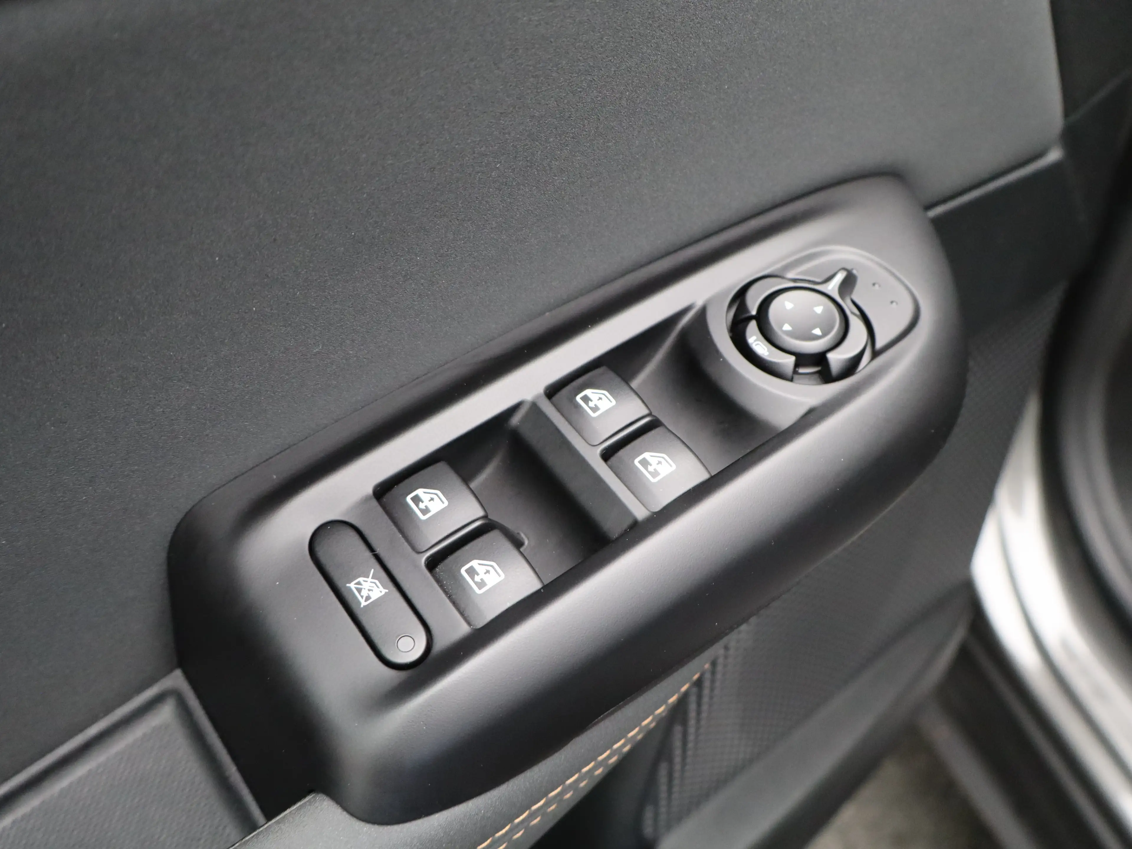 Alfa Romeo Tonale 1.5T Hybrid Veloce | Achterbank met armsteun en sk — photo 32