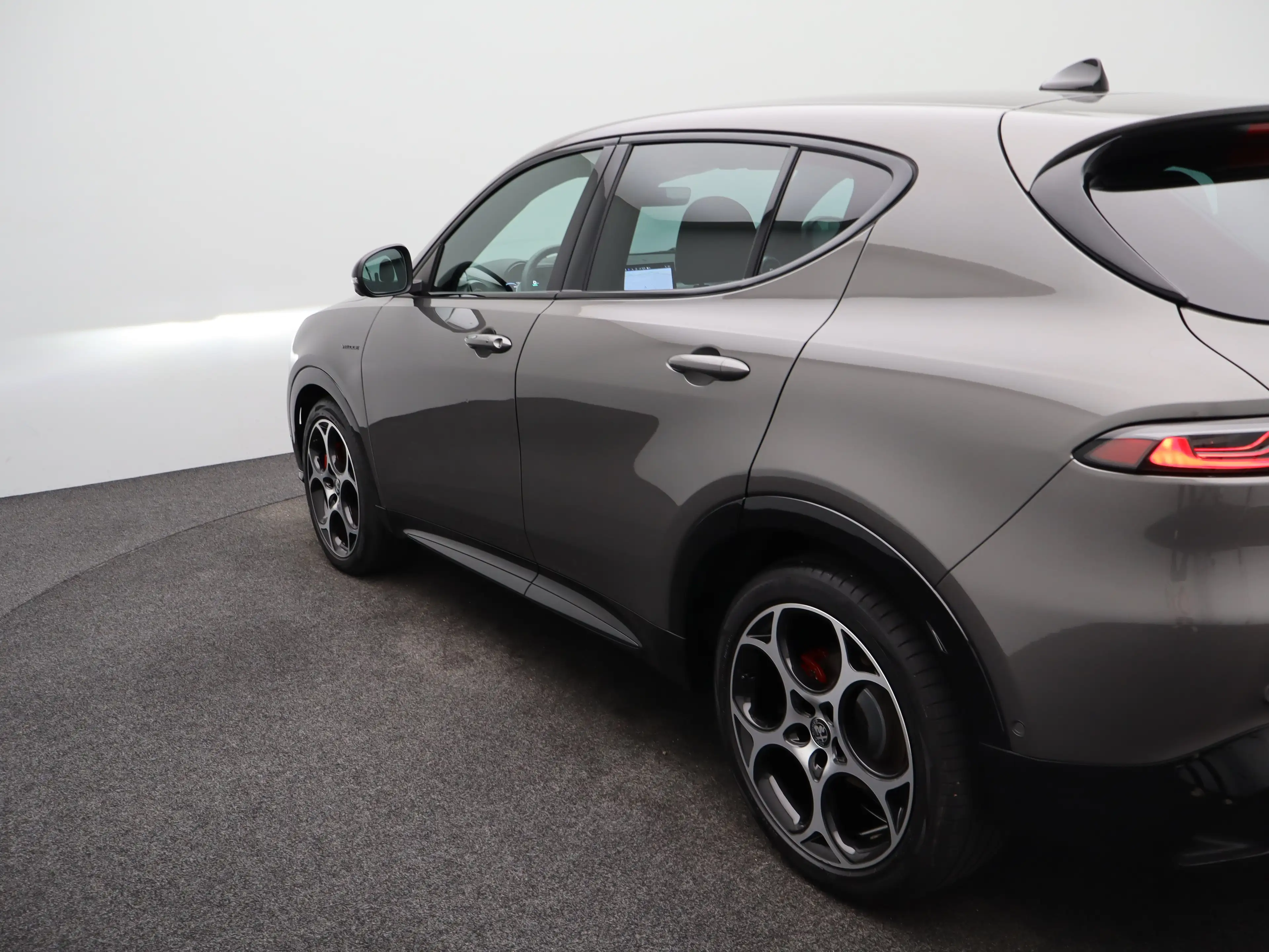 Alfa Romeo Tonale 1.5T Hybrid Veloce | Achterbank met armsteun en sk — photo 46