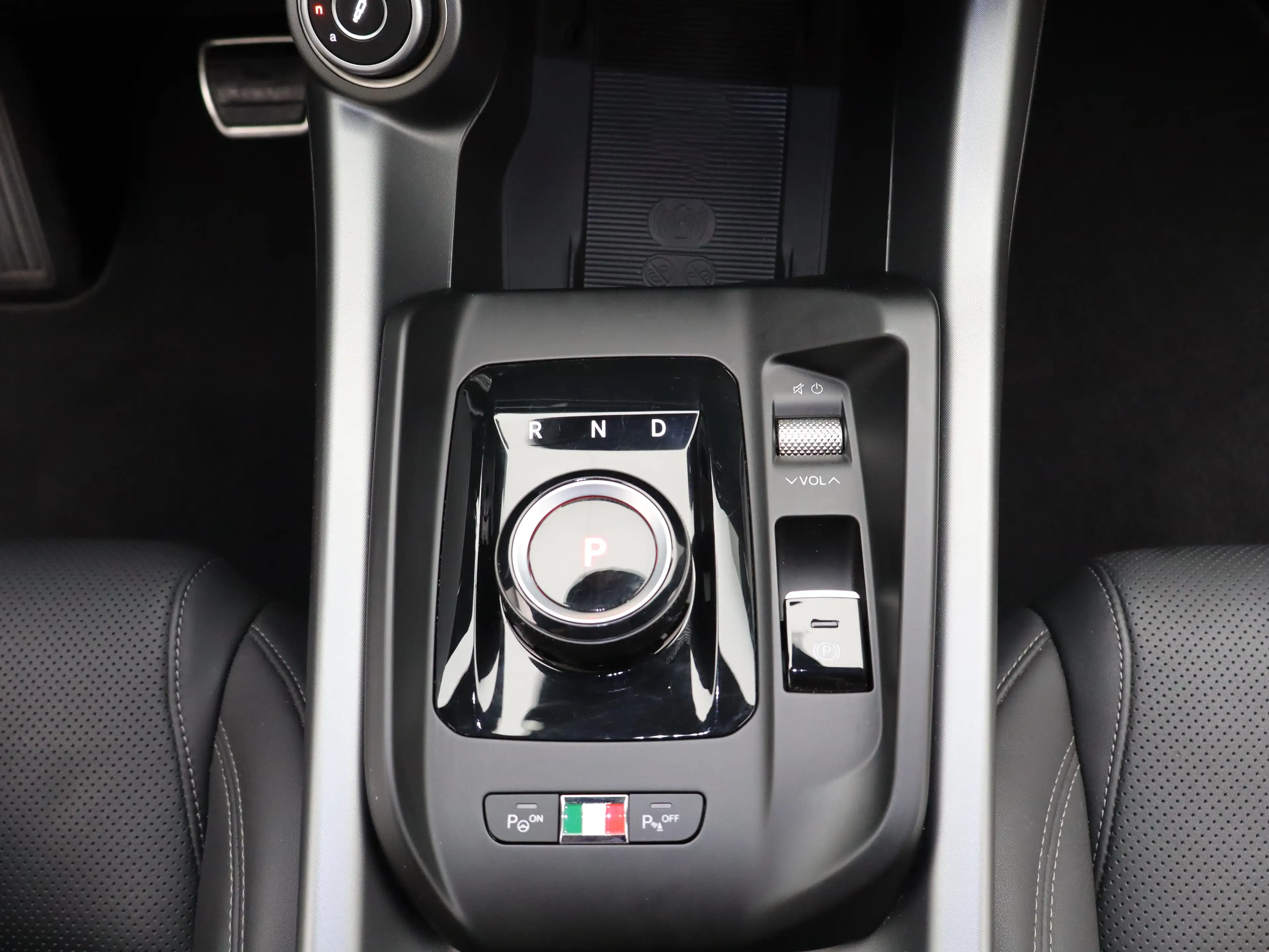 Alfa Romeo Tonale 1.5T Hybrid Veloce | Achterbank met armsteun en sk — photo 8