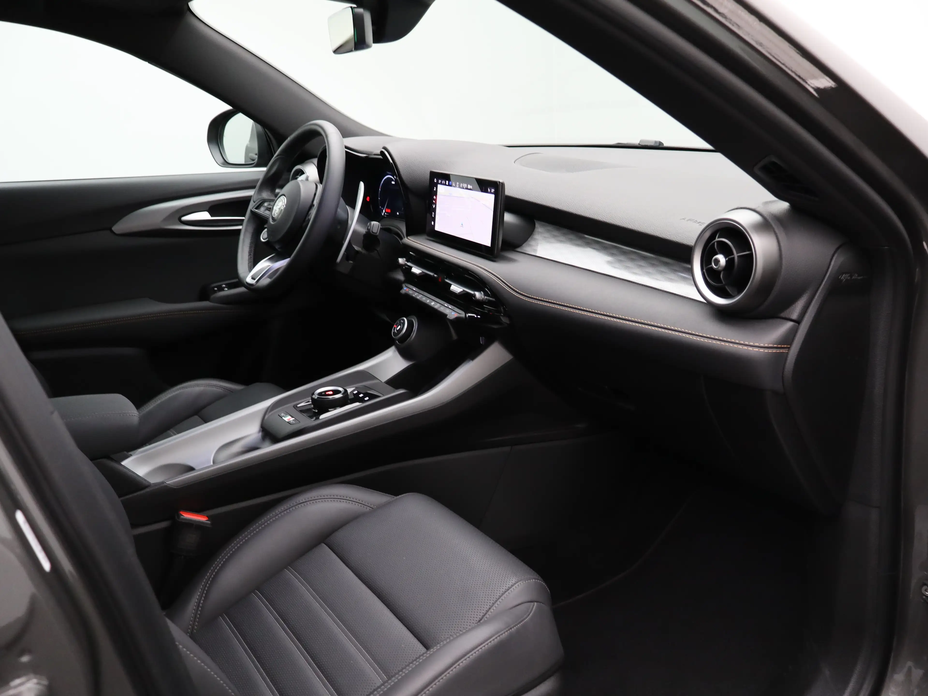 Alfa Romeo Tonale 1.5T Hybrid Veloce | Achterbank met armsteun en sk — photo 37