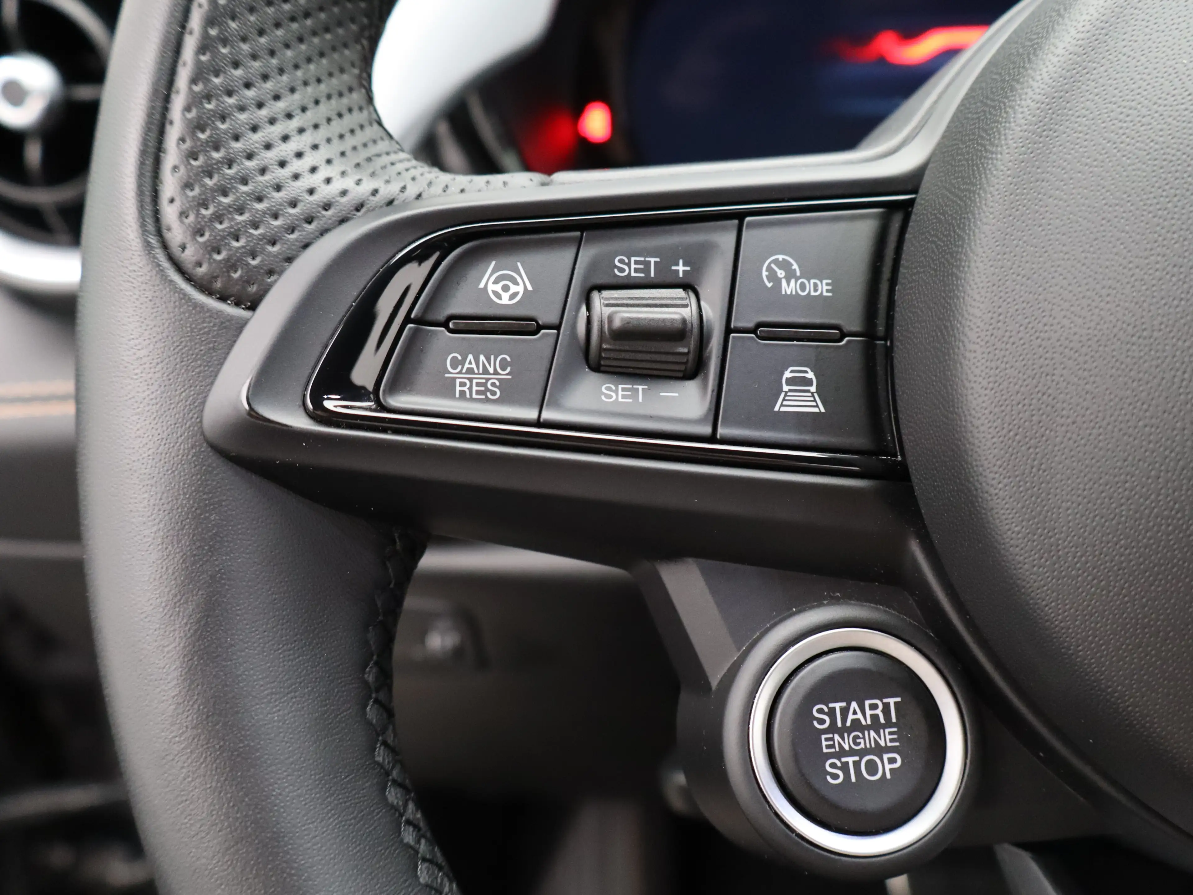 Alfa Romeo Tonale 1.5T Hybrid Veloce | Achterbank met armsteun en sk — photo 28