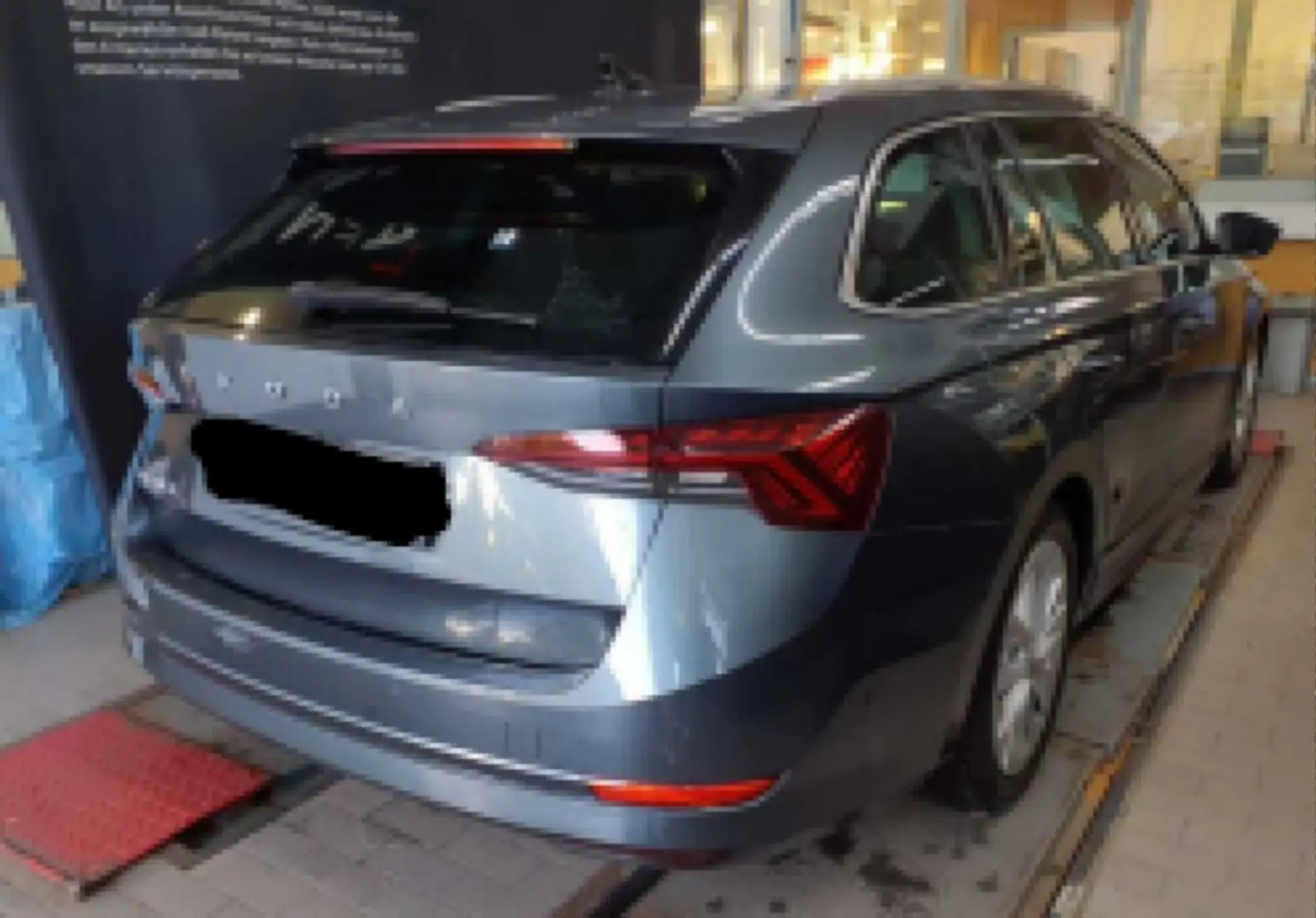 Skoda Octavia Combi 1.5 TSI 6-Gang *PDC*KAM*PANO*KLIMA Grau - 2