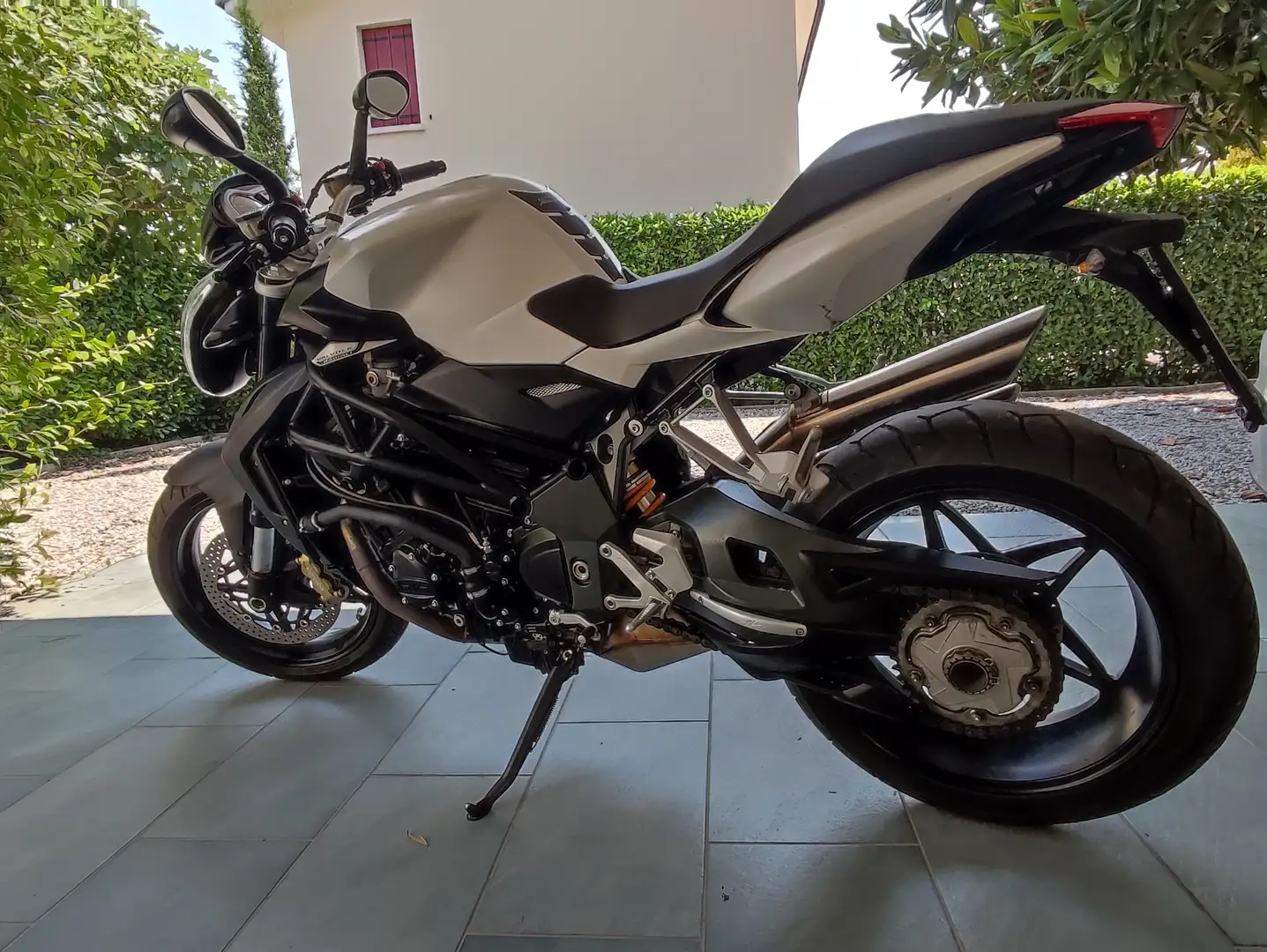 MV Agusta Brutale 920 Білий - 2