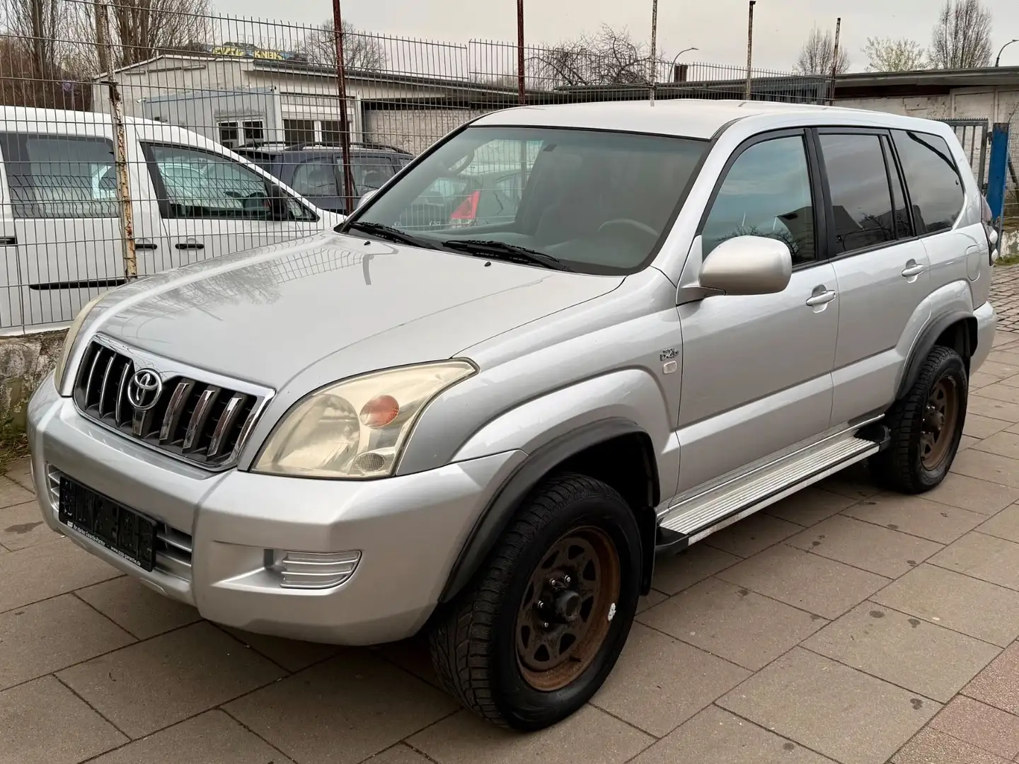 Toyota Land Cruiser 3.0 D-4D Travel Silber - 2