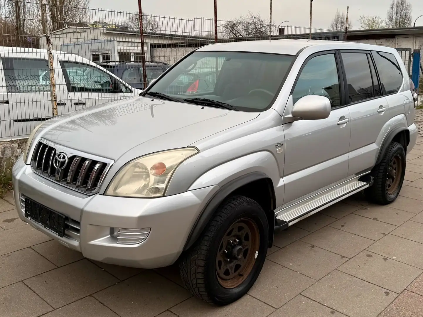 Toyota Land Cruiser 3.0 D-4D Travel Silber - 1