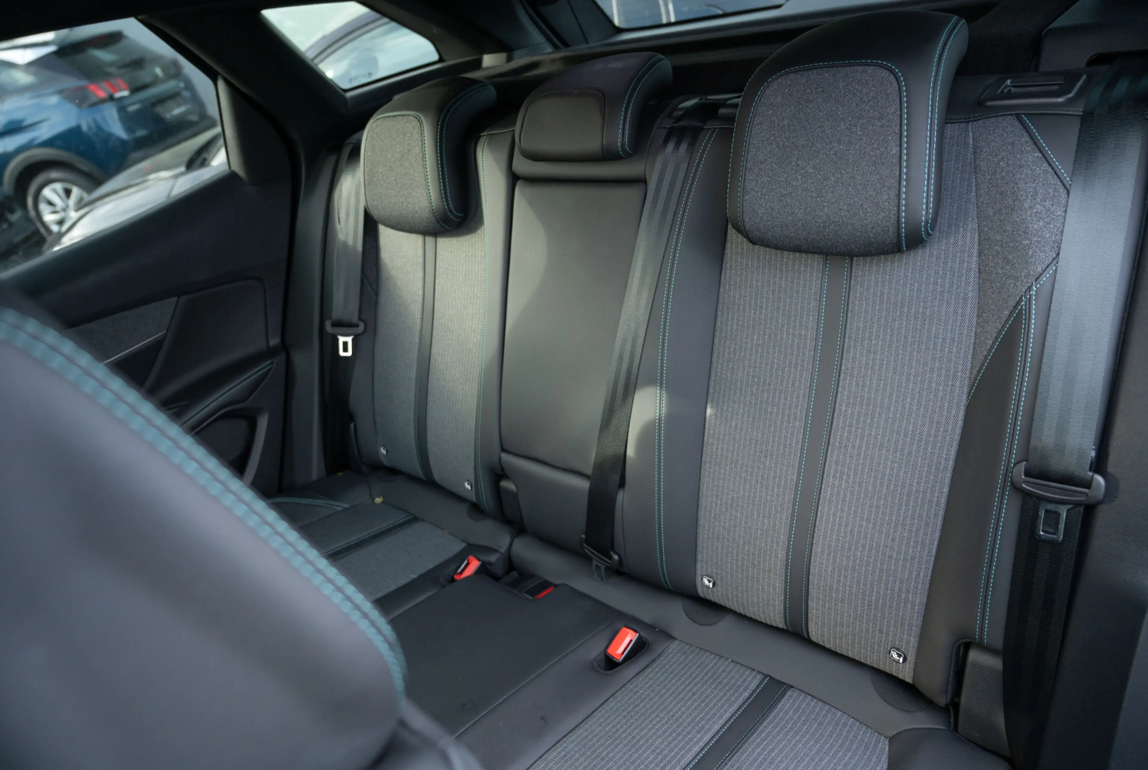 Peugeot 3008 Allure Pack 1.2 PureTech 130 EAT8 *NAVI*GRIP-CONTROL* — photo 6