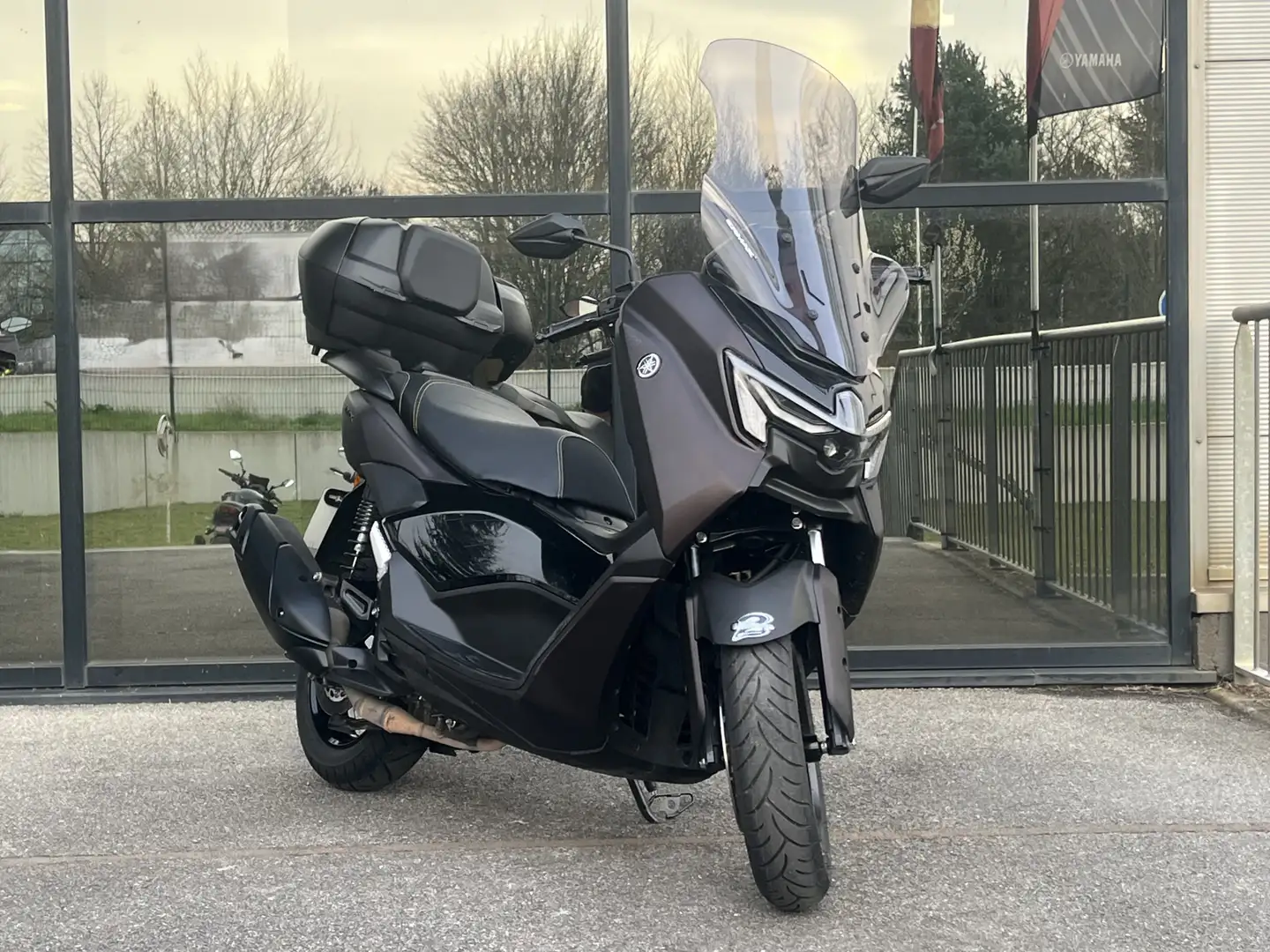 Yamaha NMAX Marrón - 1