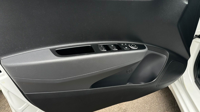 Hyundai i10 1.HAND/NAVI/SHZ/PDC/LHZ/CLIM.AT/GARANT/8FACH — photo 8