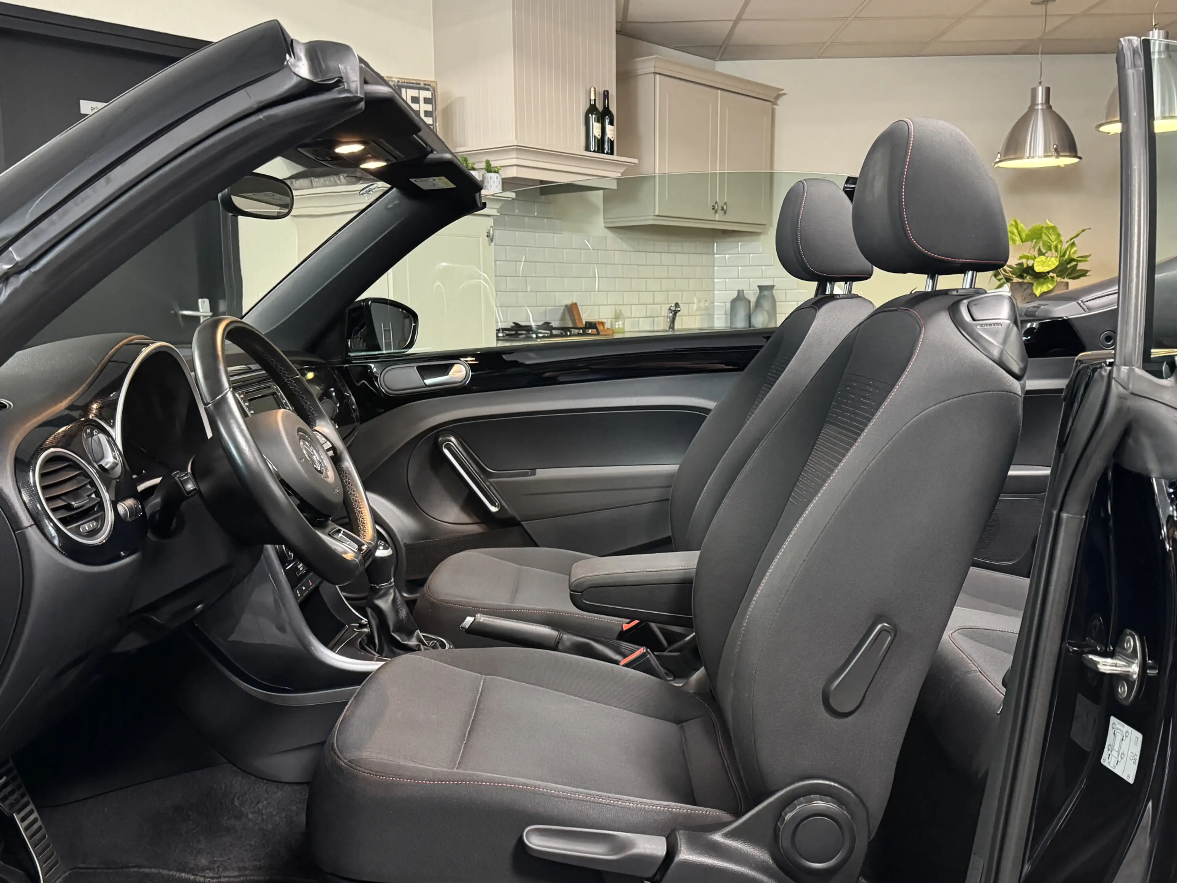 Volkswagen Beetle Cabriolet 1.2 TSI 105 pk Handgeschakeld "SOUND" ui — photo 5