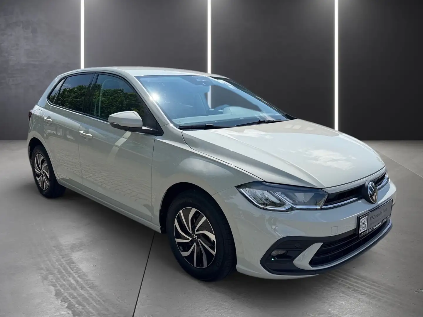 Volkswagen Polo VI 1.0 TSI Life Klima RFK PDC Klima SHZ LED Gris - 2