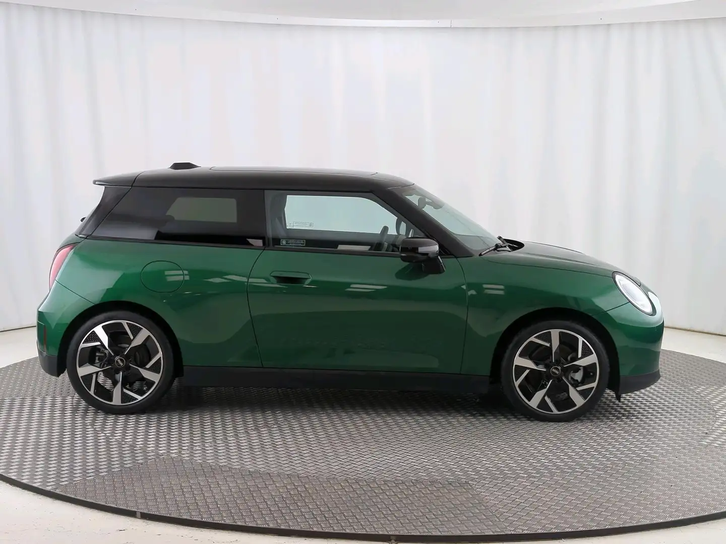MINI Cooper E Favoured Vert - 2